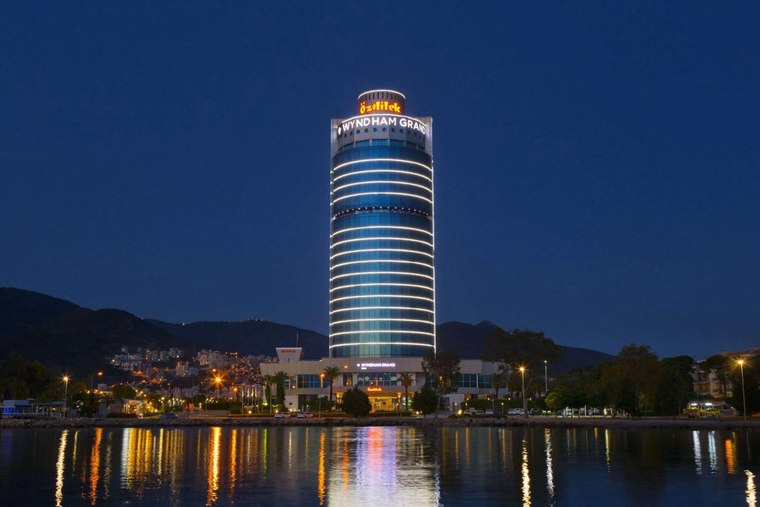 Property building in Wyndham Grand Izmir Ozdilek Thermal & Spa