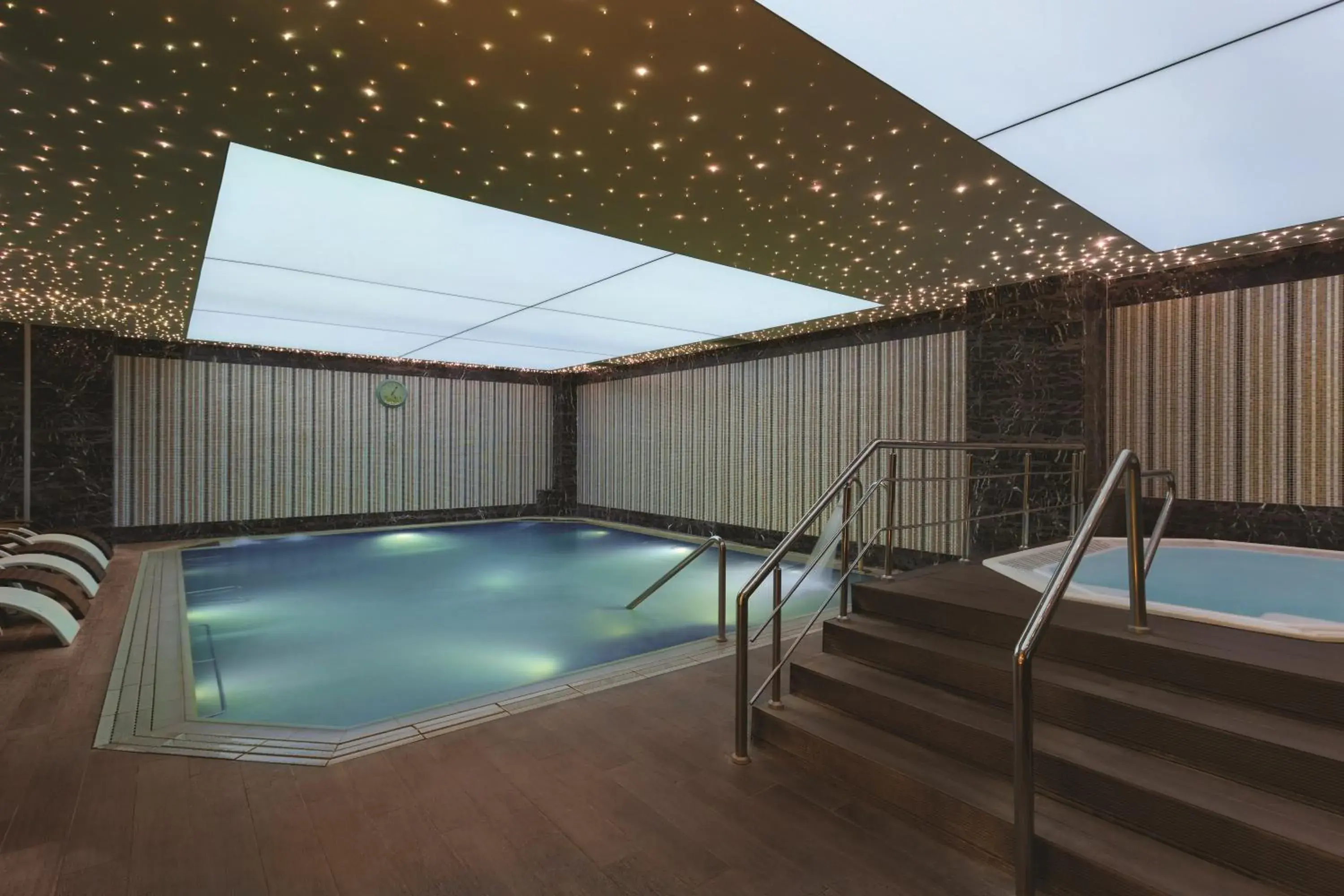 Swimming pool in Wyndham Grand Izmir Ozdilek Thermal & Spa Swimming pool in Wyndham Grand Izmir Ozdilek Thermal & Spa