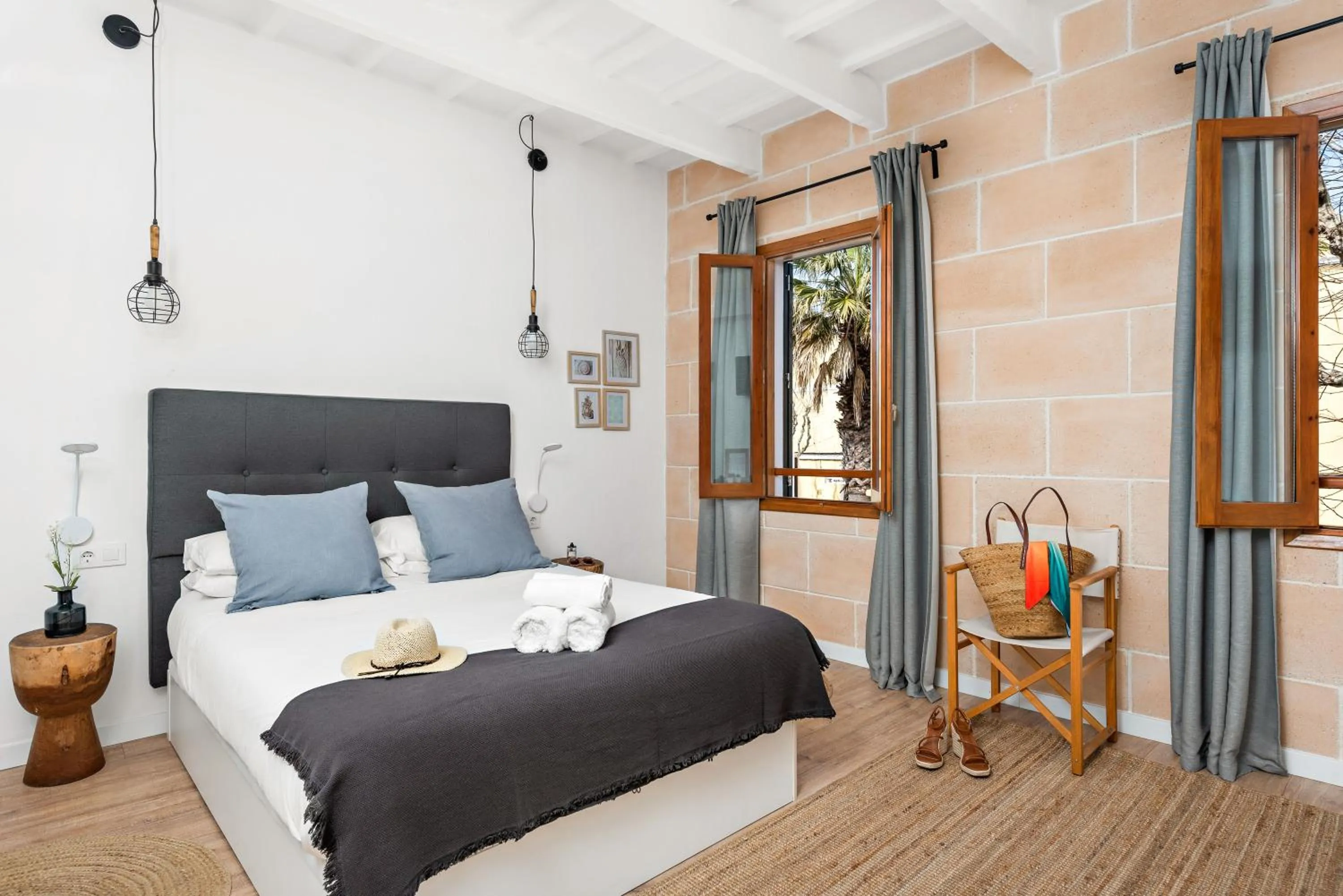 Photo of the whole room in Hotel Boutique Ses 5 Claus