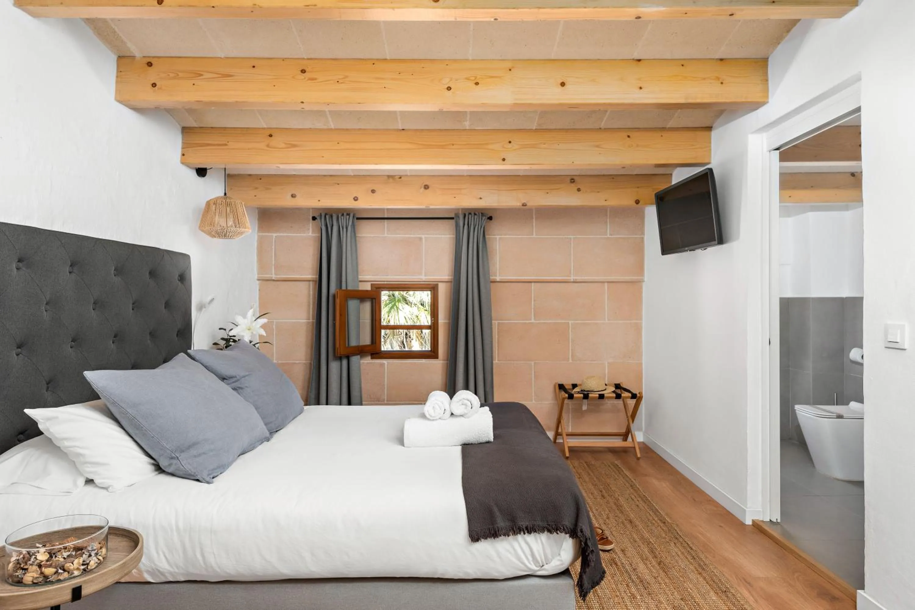 Photo of the whole room in Hotel Boutique Ses 5 Claus