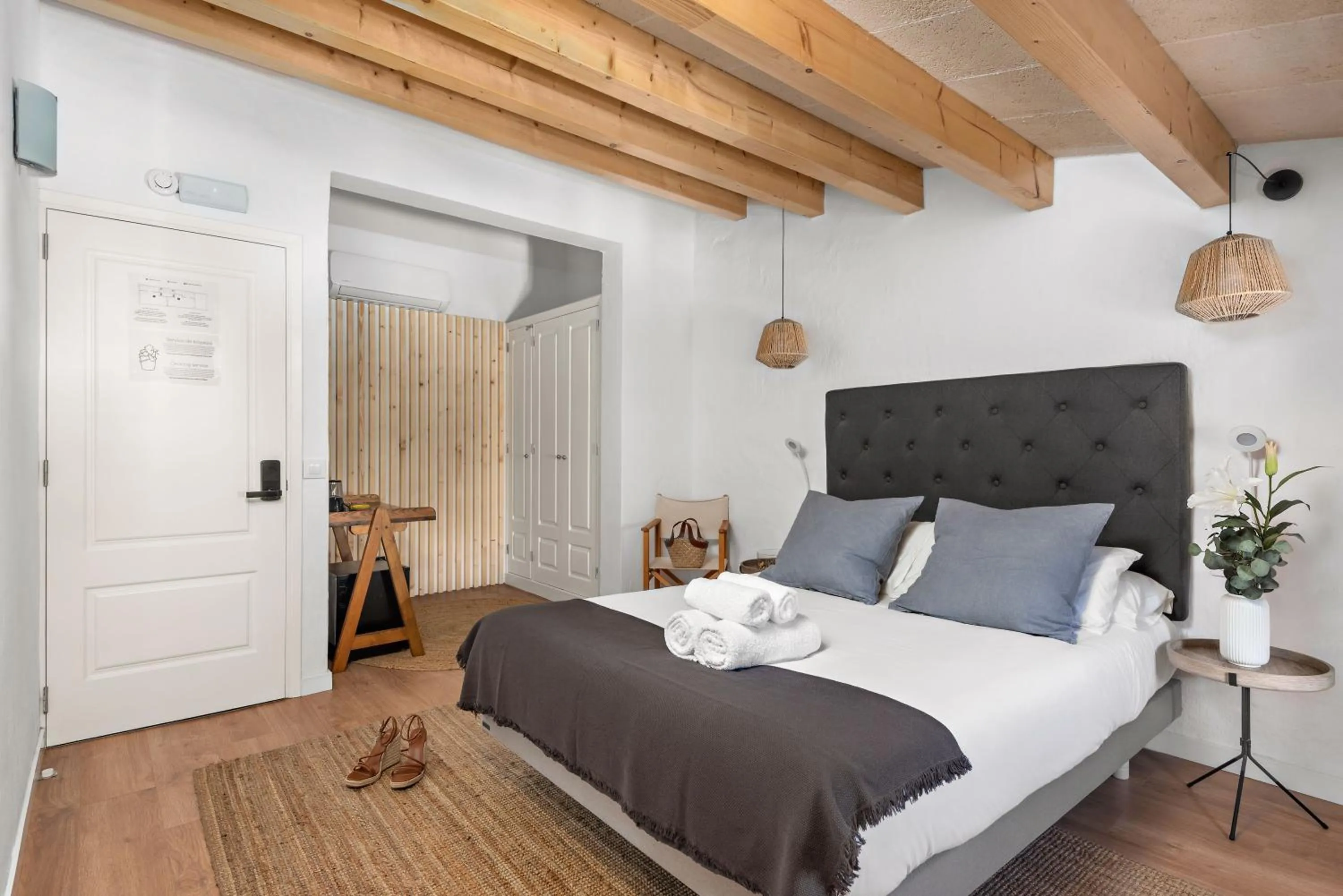 Photo of the whole room in Hotel Boutique Ses 5 Claus