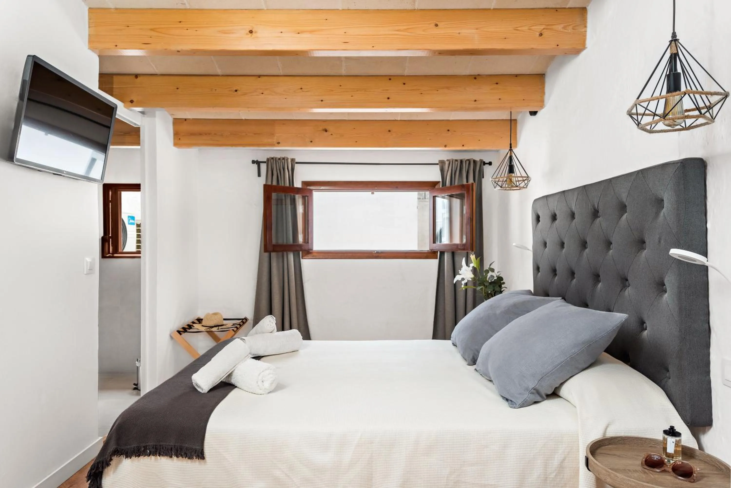 Photo of the whole room in Hotel Boutique Ses 5 Claus