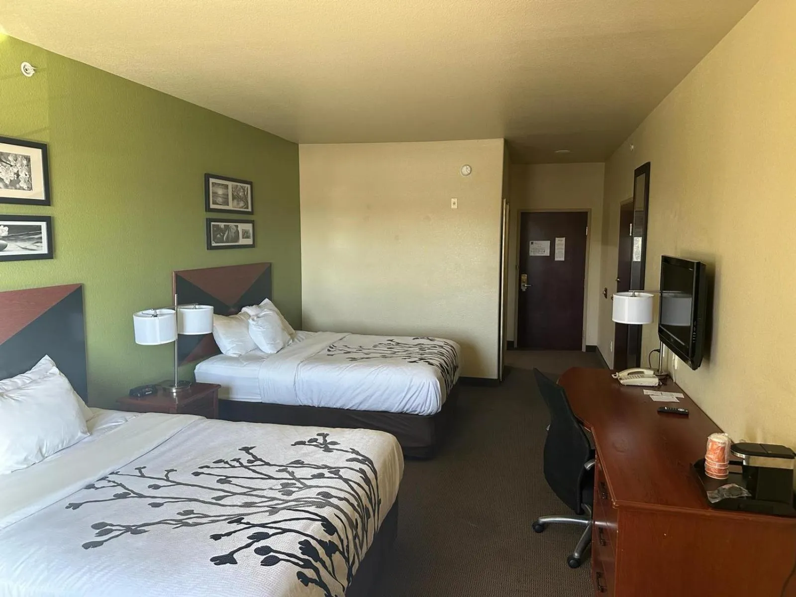 Photo of the whole room, Bed in Sleep Inn & Suites at Six Flags