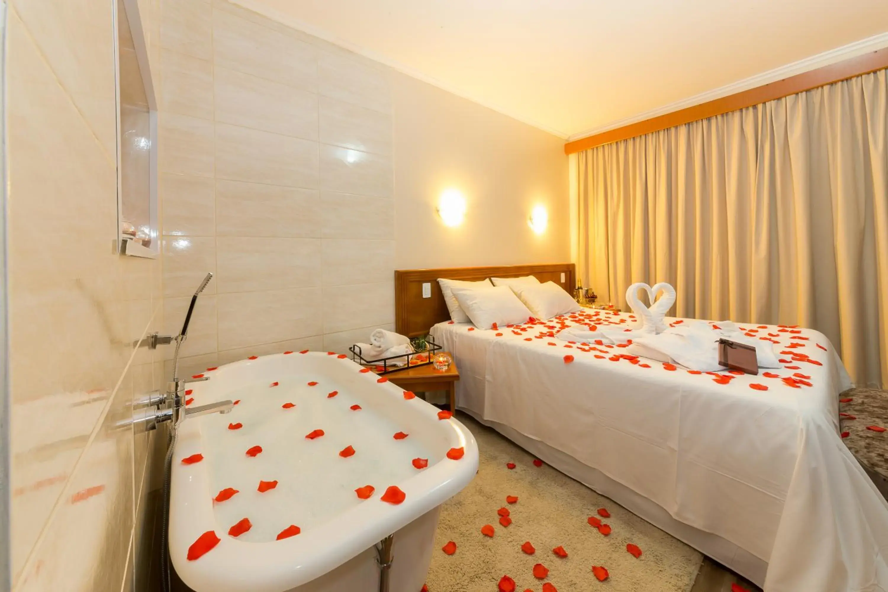 Bathroom, Bed in Hotel Nacional Inn Campos do Jordão Bathroom, Bed in Hotel Nacional Inn Campos do Jordão