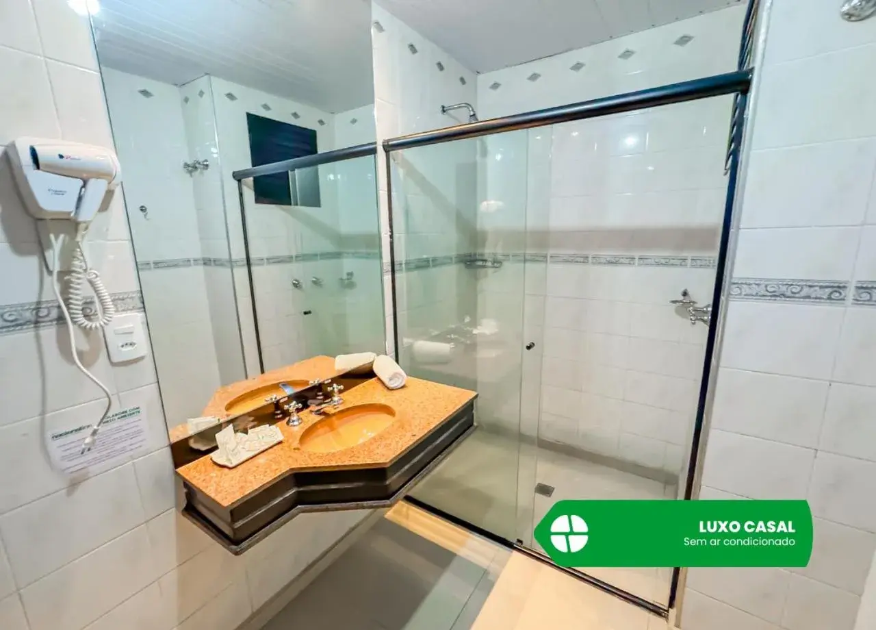 Bathroom in Hotel Nacional Inn Campos do Jordão Bathroom in Hotel Nacional Inn Campos do Jordão