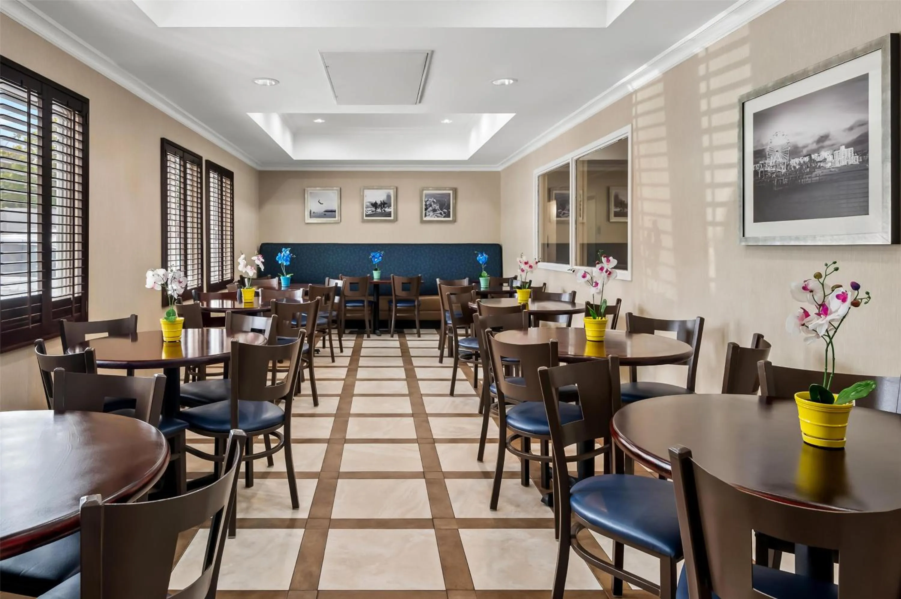 Breakfast in SureStay Hotel by Best Western Santa Monica