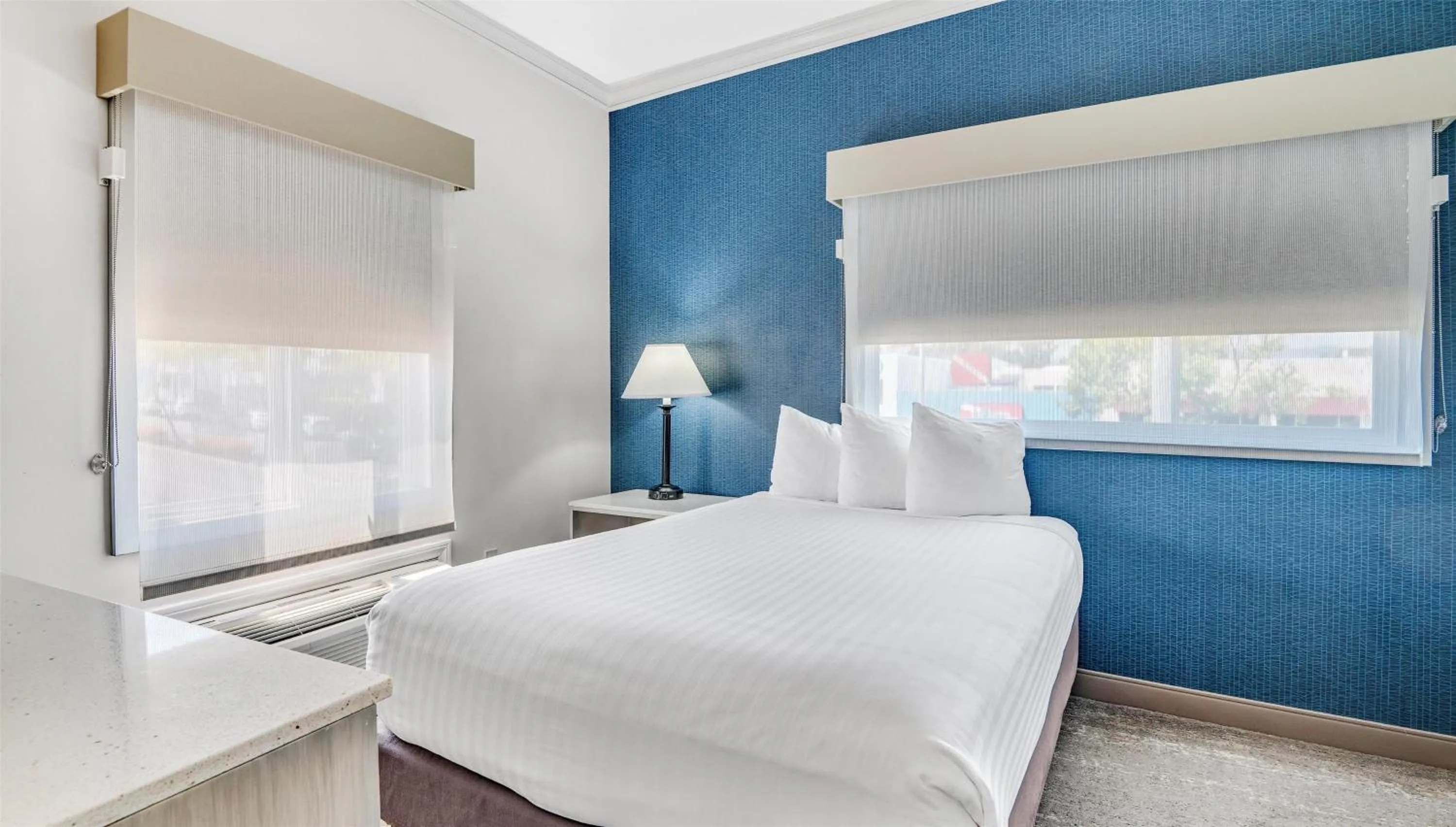 Bedroom, Bed in SureStay Hotel by Best Western Santa Monica