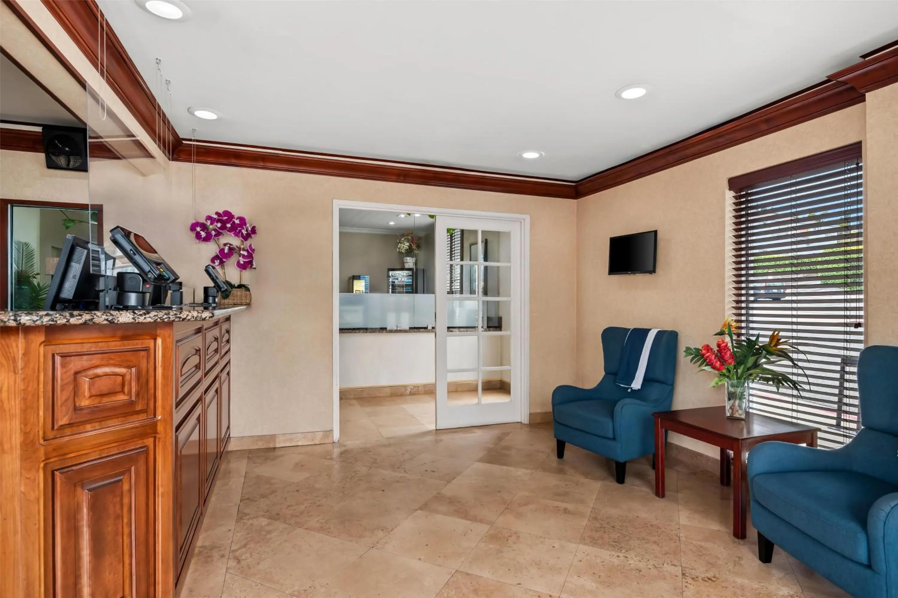 Lobby or reception in SureStay Hotel by Best Western Santa Monica