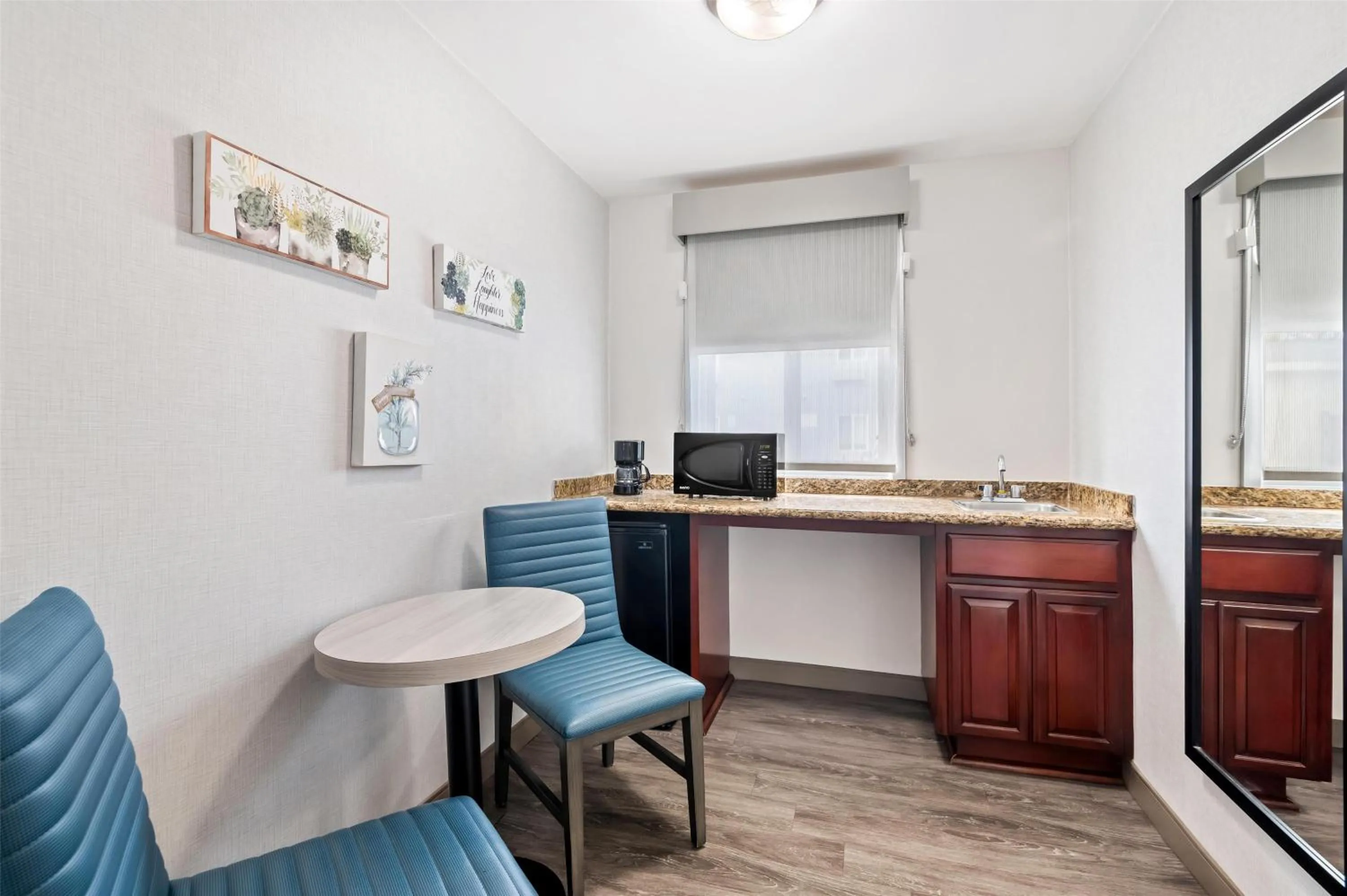 Bedroom in SureStay Hotel by Best Western Santa Monica