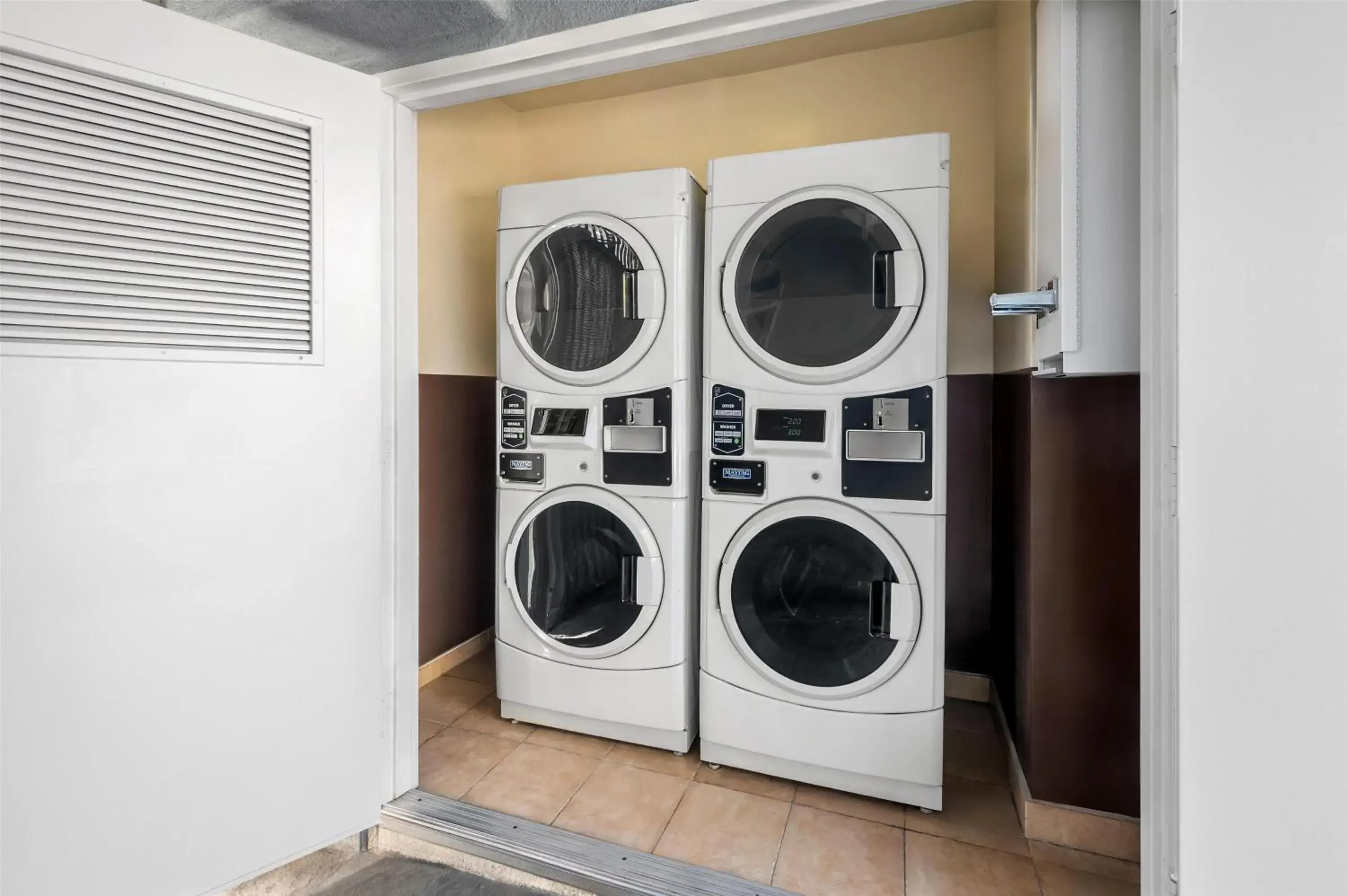 Property building in SureStay Hotel by Best Western Santa Monica Property building in SureStay Hotel by Best Western Santa Monica