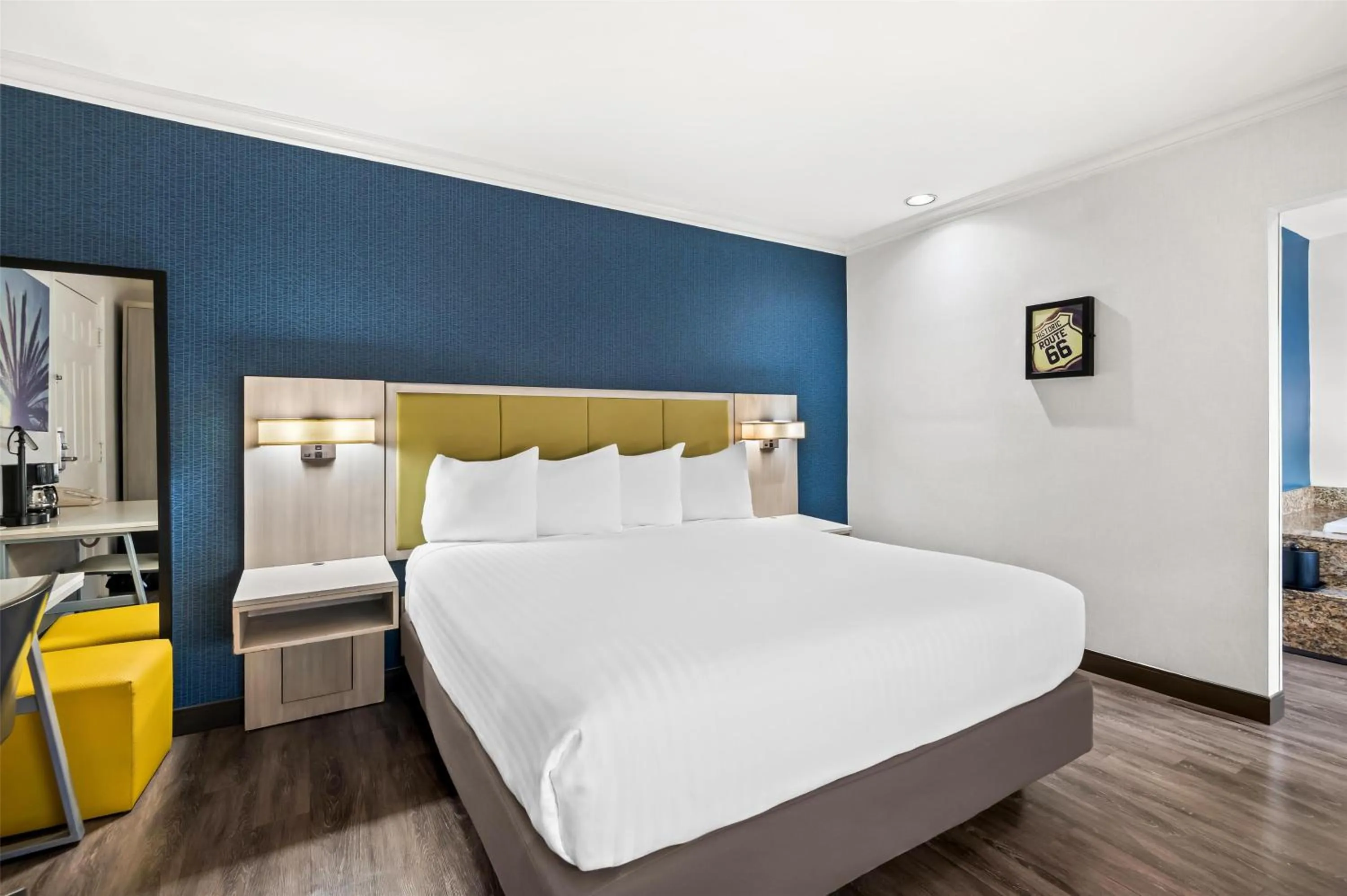 Spa and wellness centre/facilities, Bed in SureStay Hotel by Best Western Santa Monica