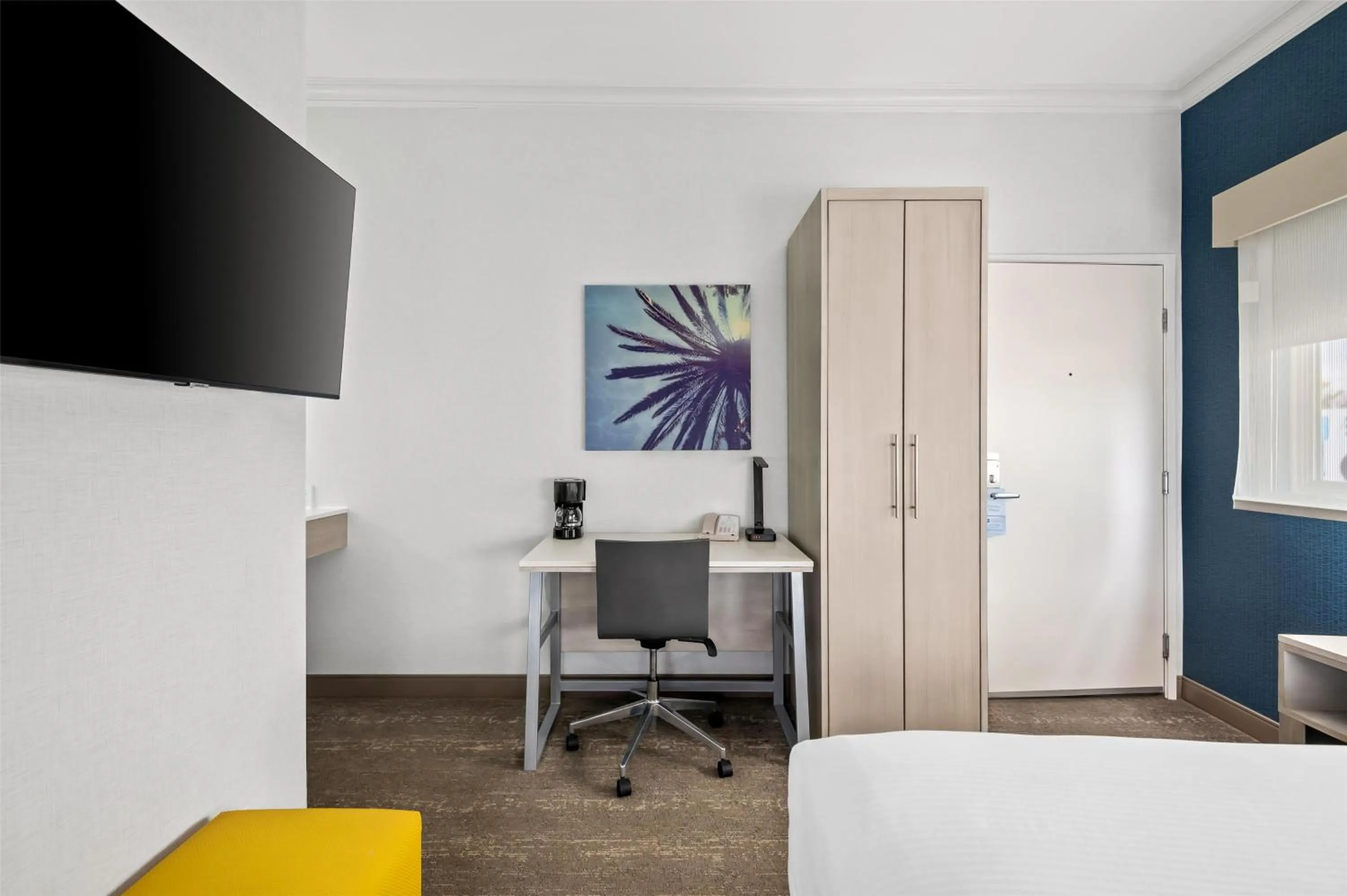 Bedroom, Bed in SureStay Hotel by Best Western Santa Monica