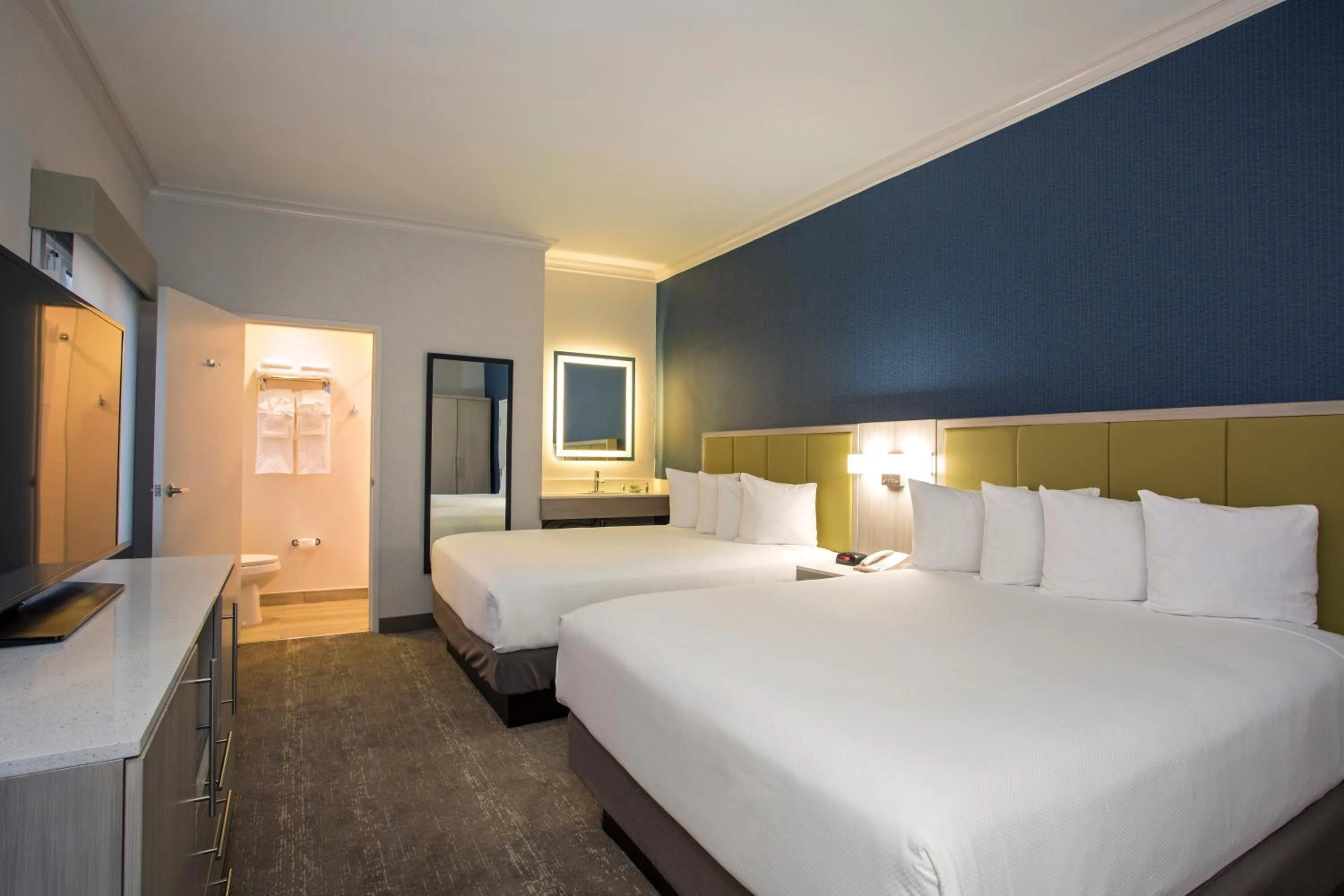 Bedroom, Bed in SureStay Hotel by Best Western Santa Monica