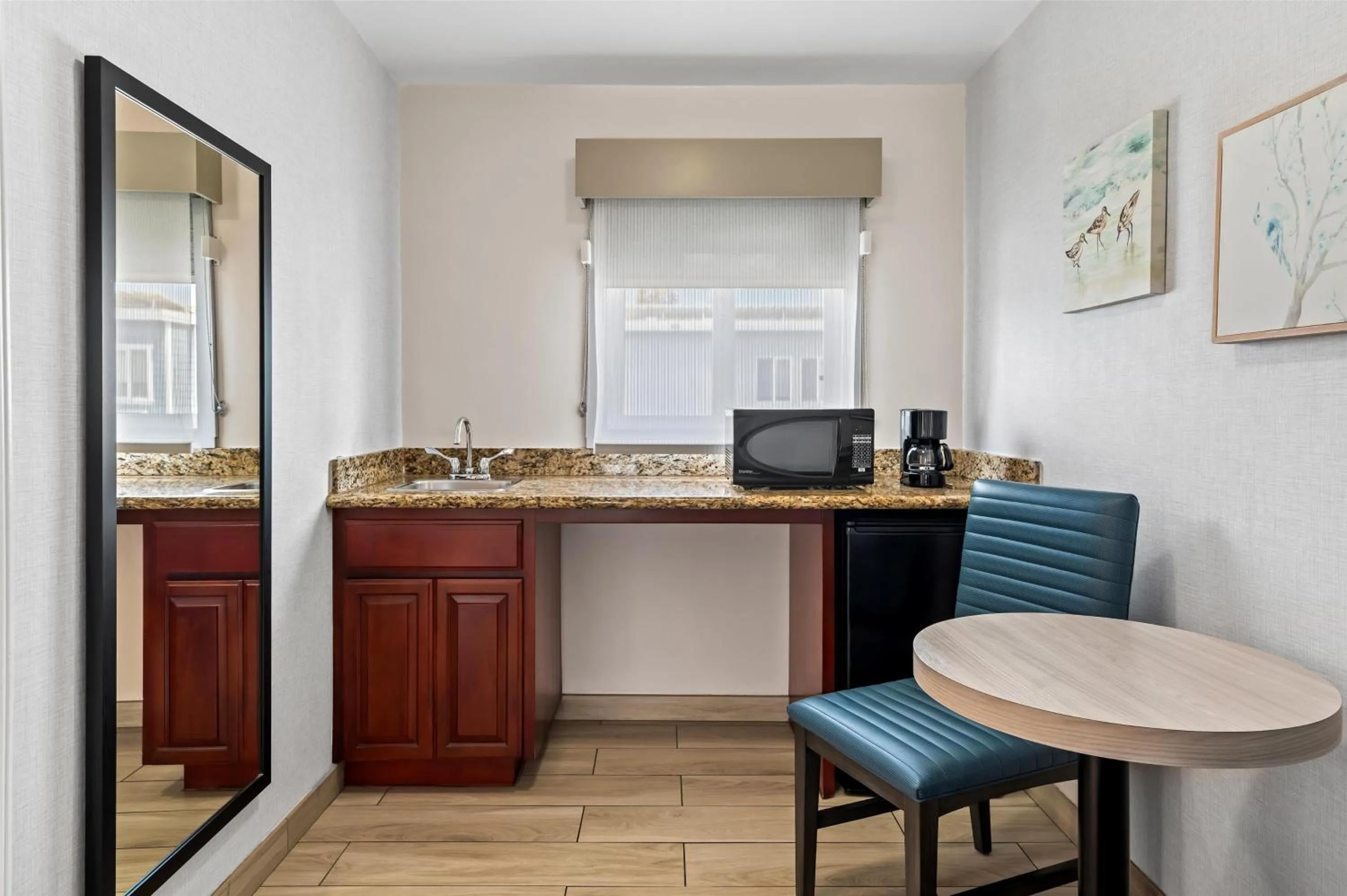 Bedroom in SureStay Hotel by Best Western Santa Monica