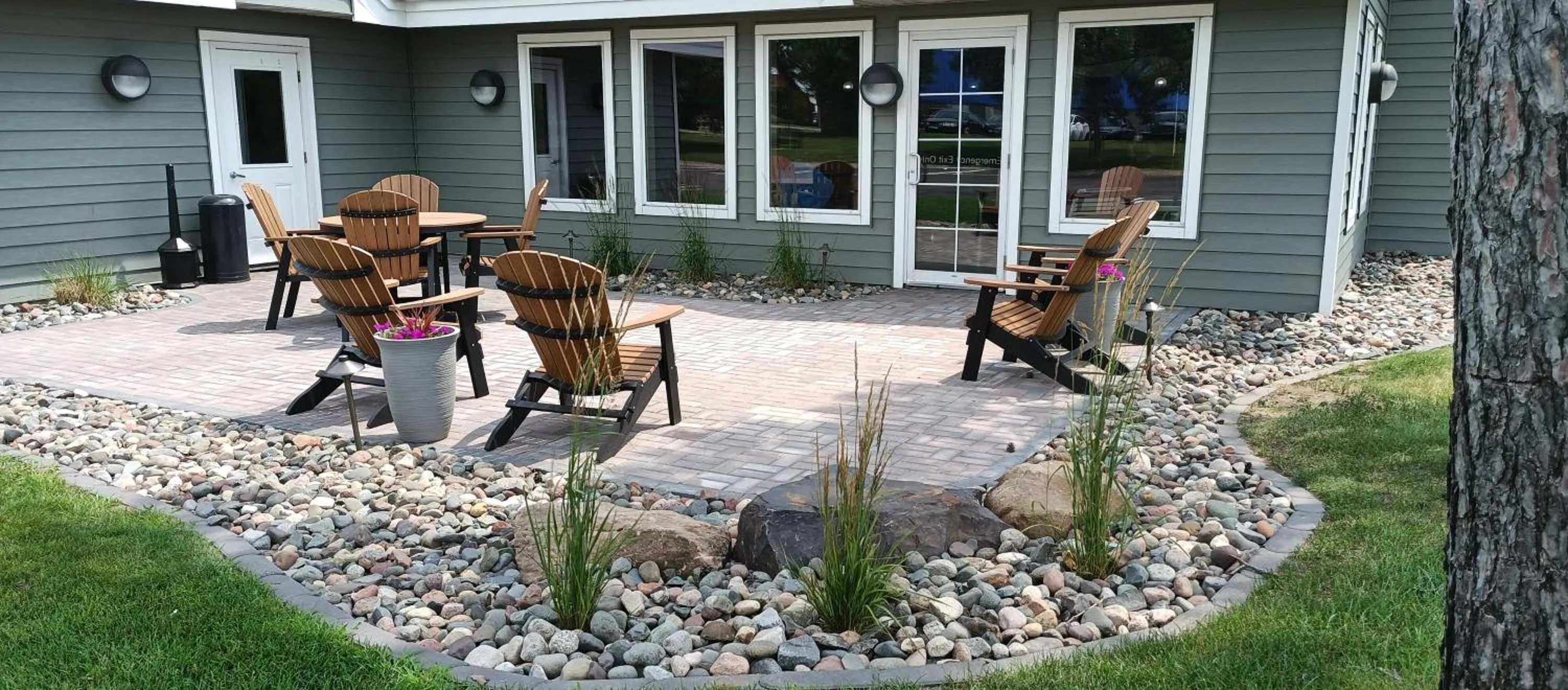 Garden in GrandStay Hotel & Suites