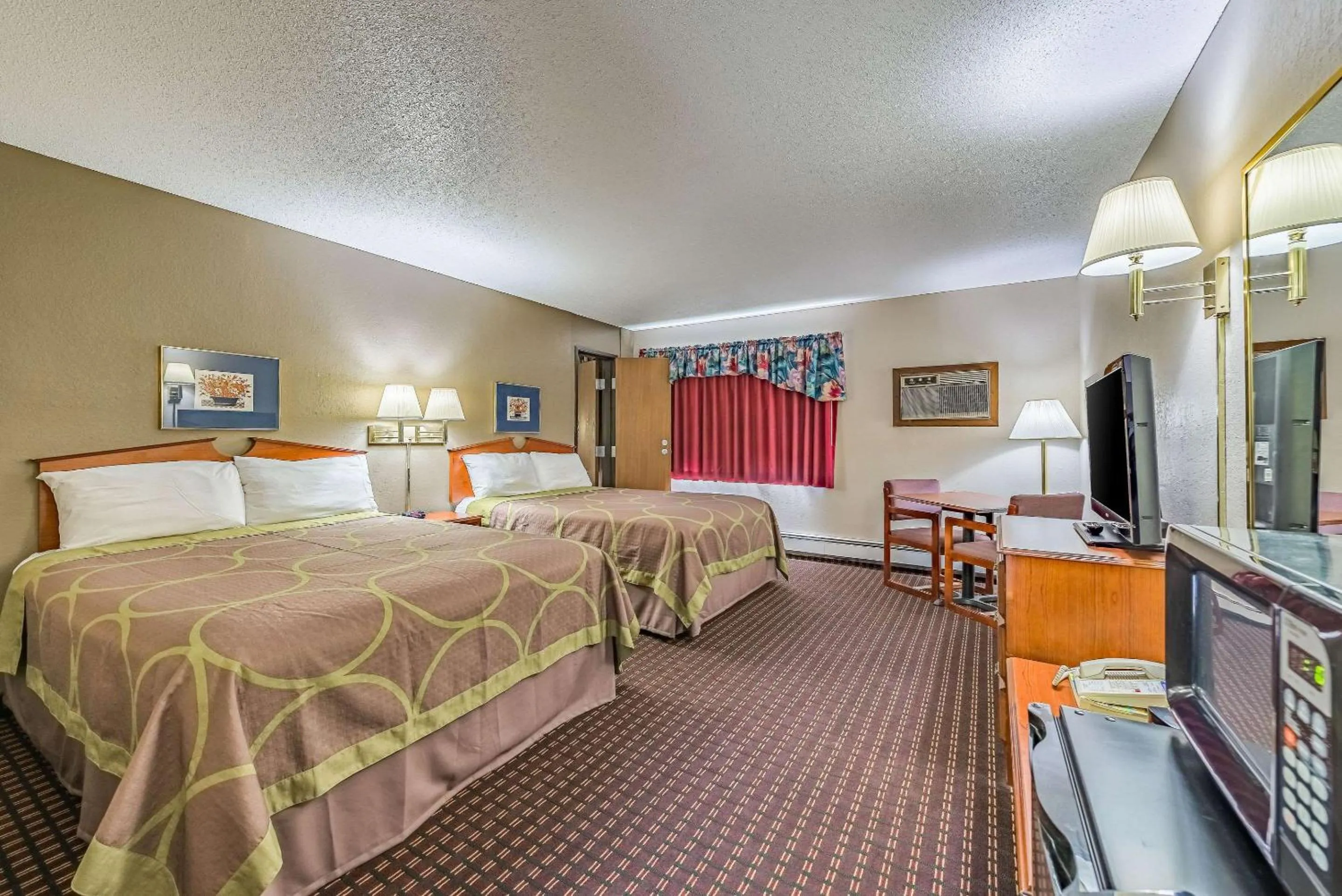 Photo of the whole room, Bed in Rodeway Inn Saint Joseph