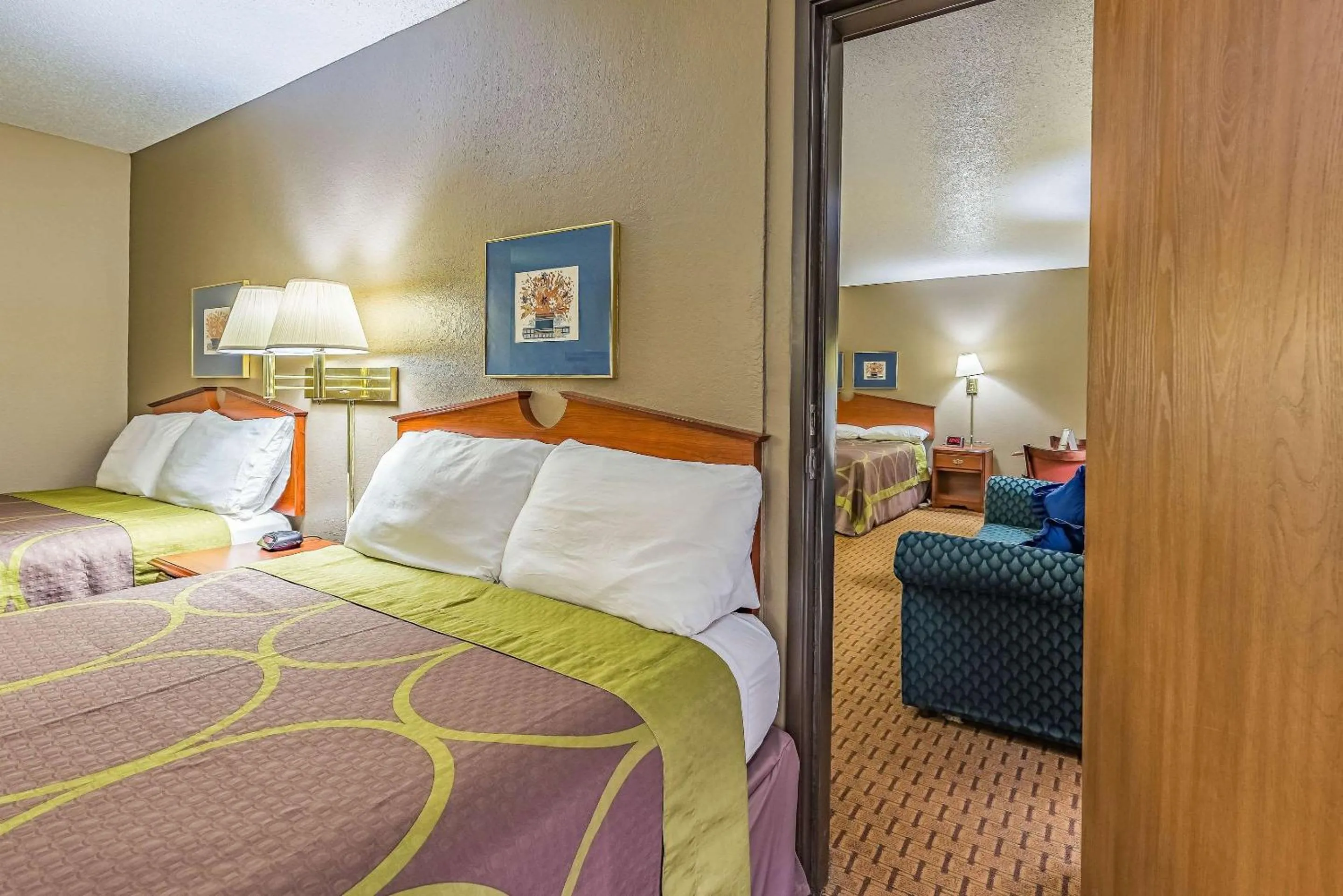 Photo of the whole room, Bed in Rodeway Inn Saint Joseph