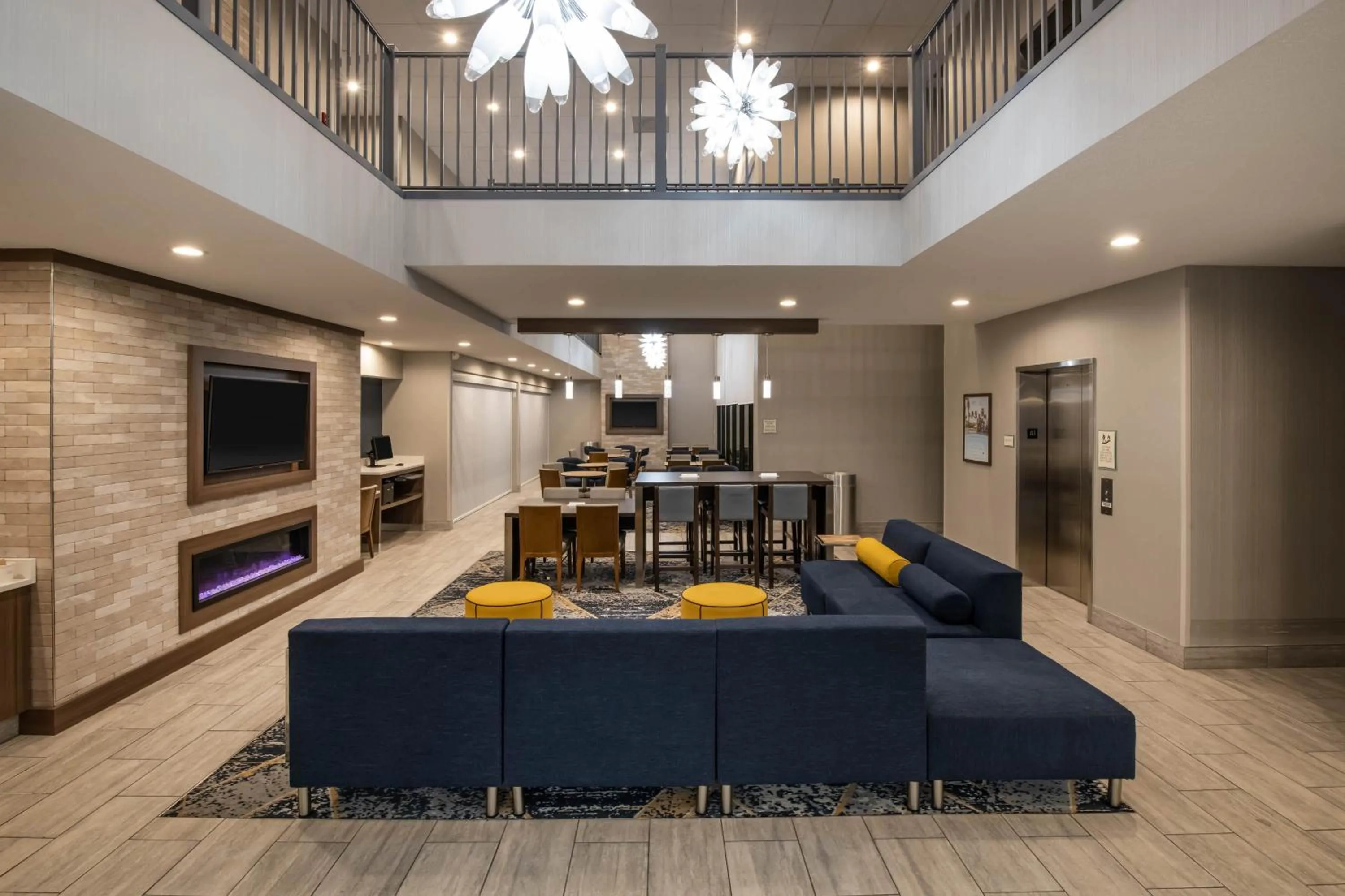 Lobby or reception in Baymont by Wyndham White Plains - Elmsford