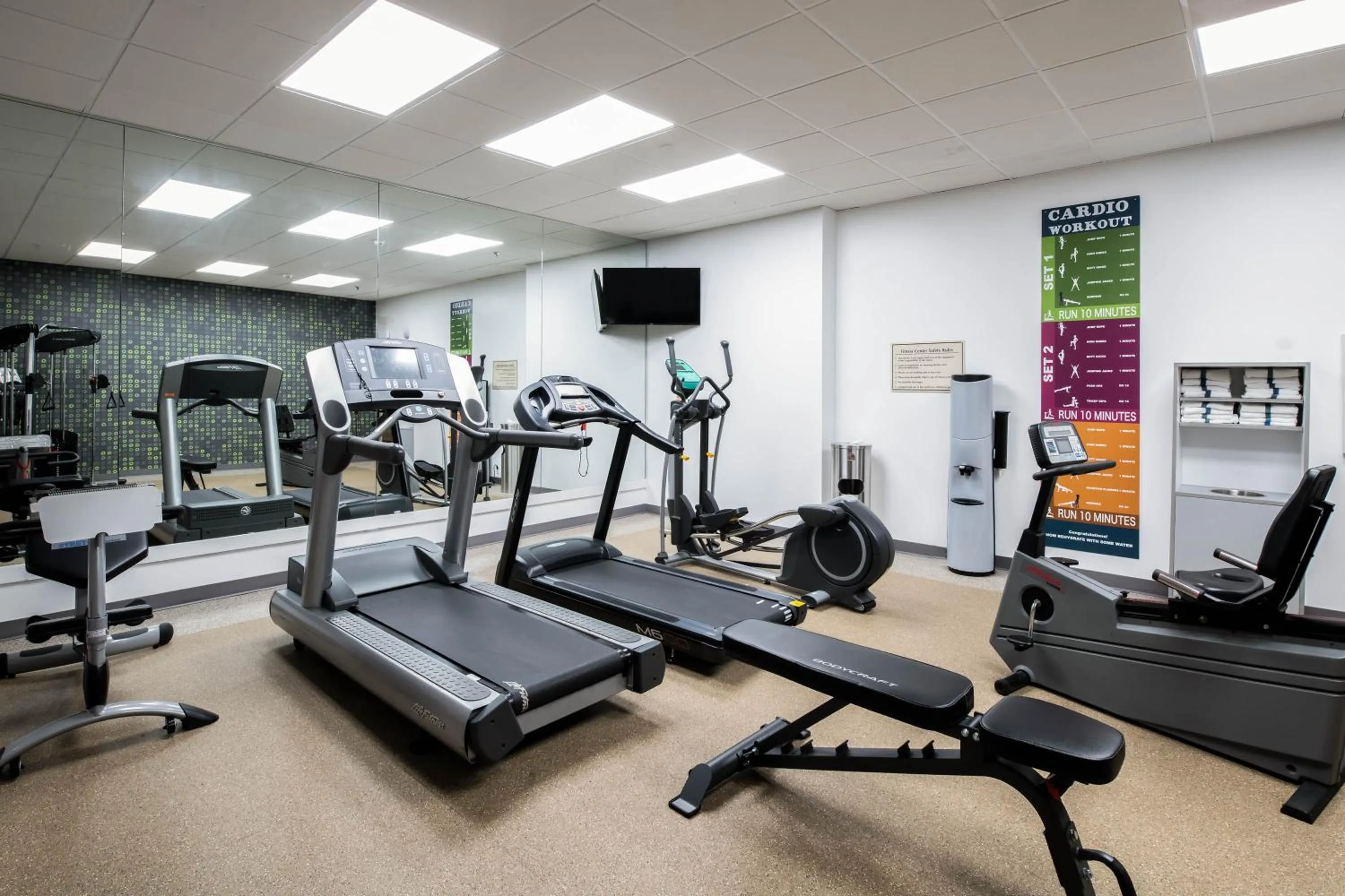 Fitness centre/facilities in Baymont by Wyndham White Plains - Elmsford
