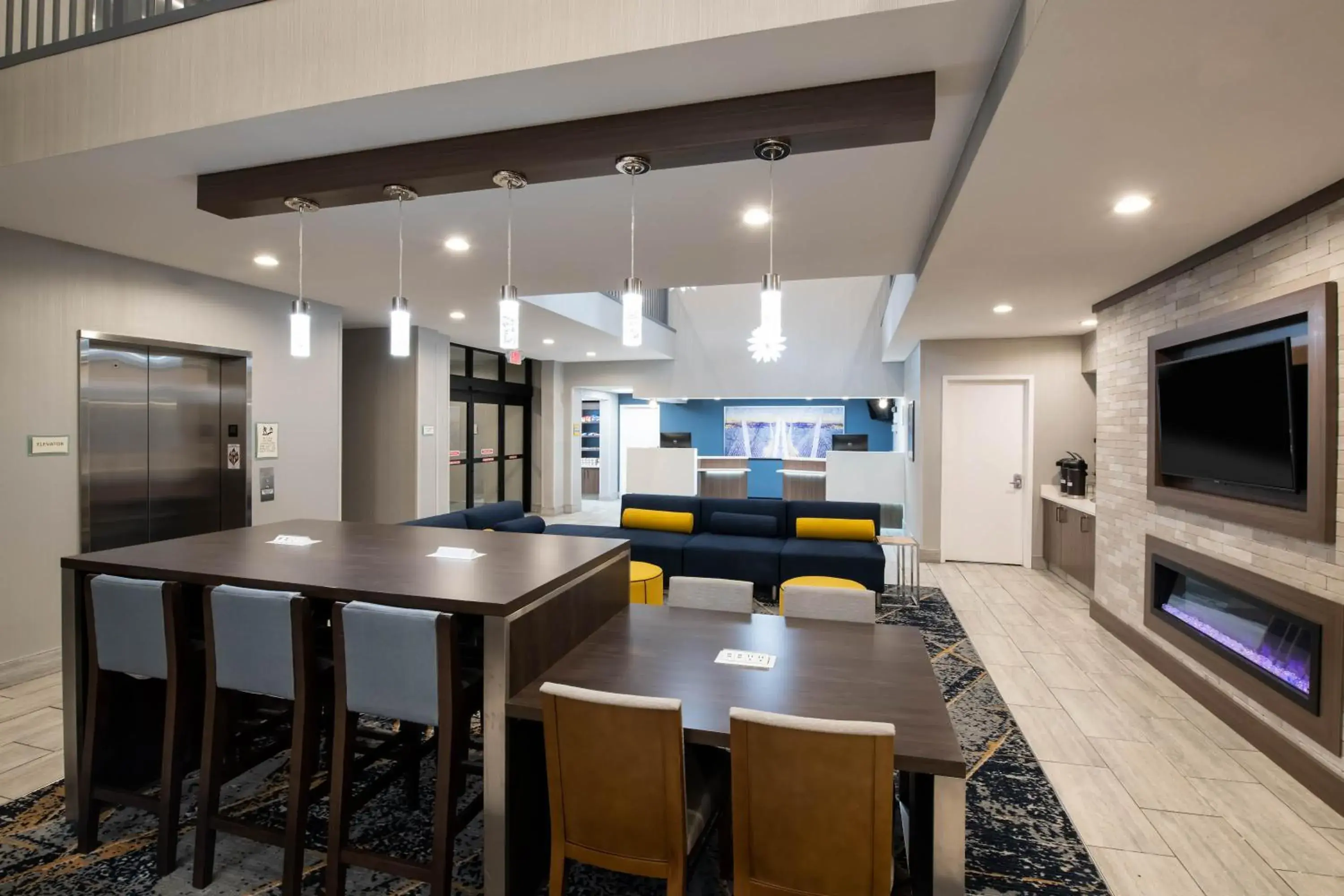 Lobby or reception in Baymont by Wyndham White Plains - Elmsford Lobby or reception in Baymont by Wyndham White Plains - Elmsford