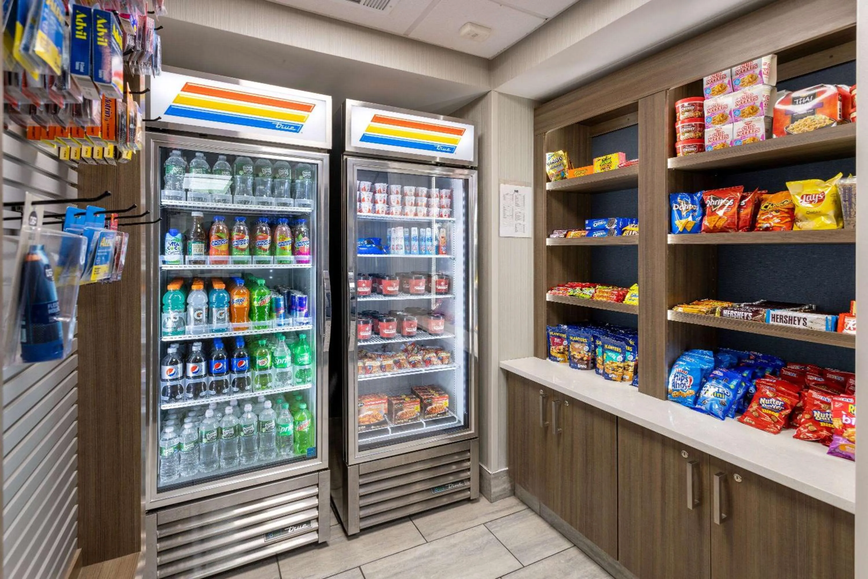 Food and drinks in Baymont by Wyndham White Plains - Elmsford