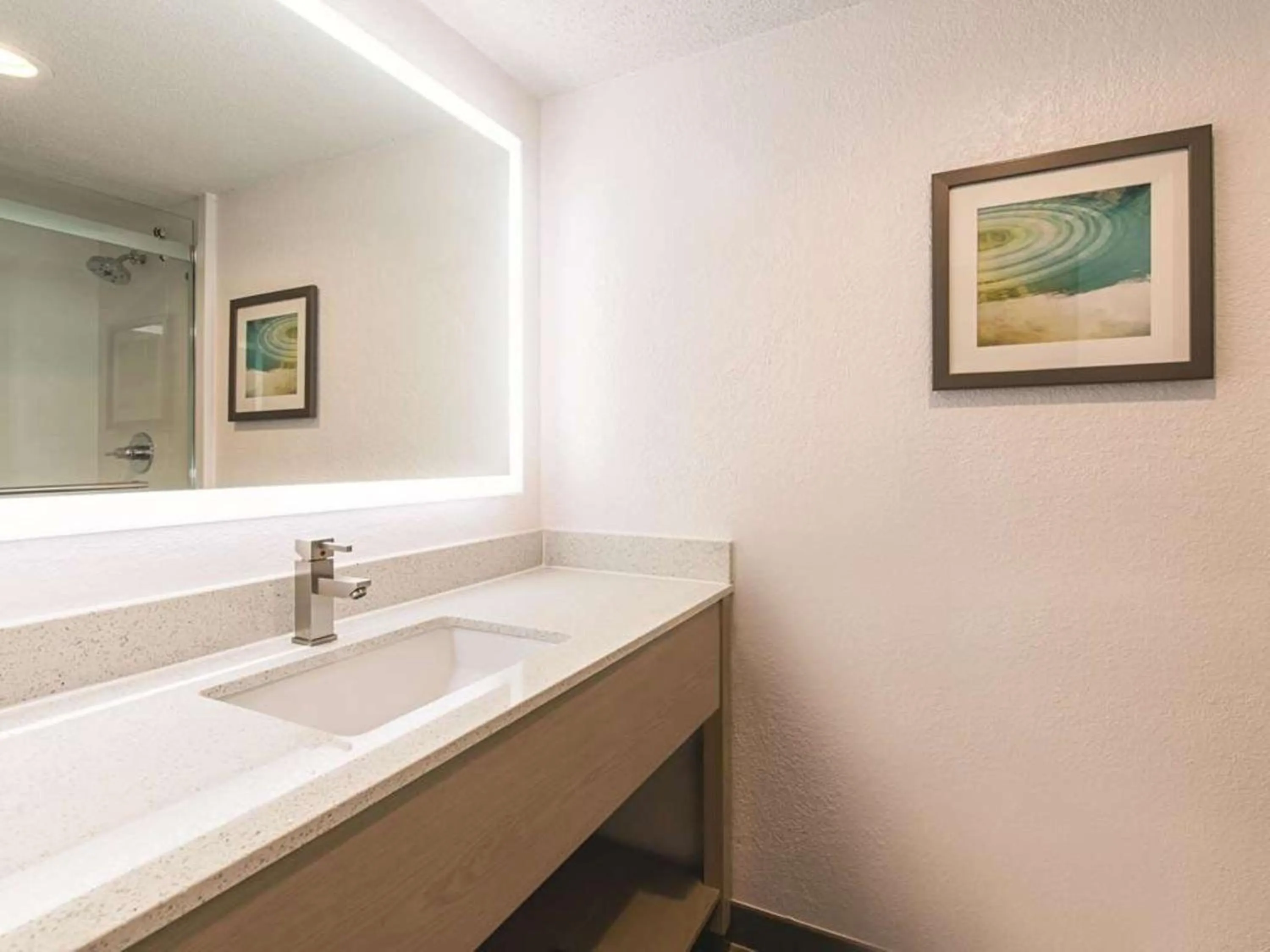 Bathroom in Baymont by Wyndham White Plains - Elmsford