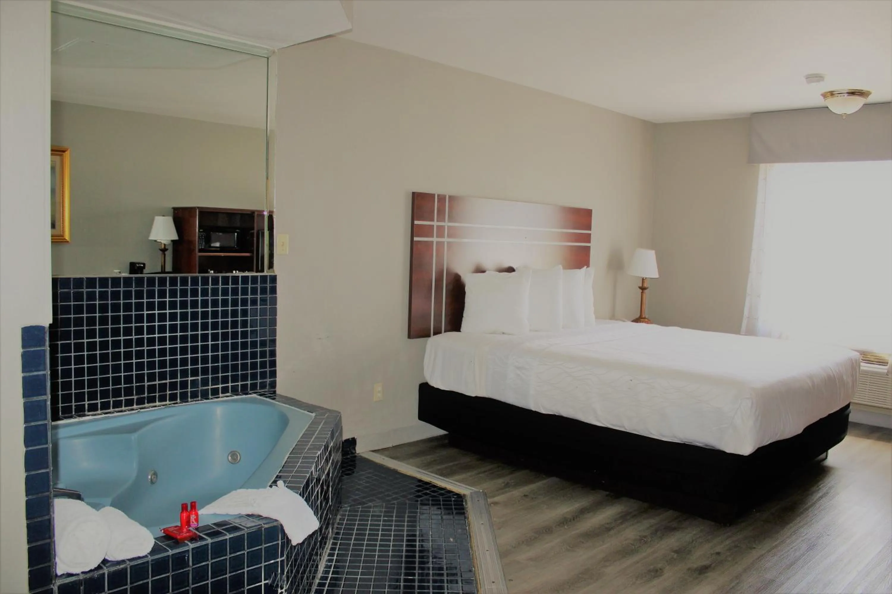 Photo of the whole room, Bed in Rancho San Diego Inn & Suites