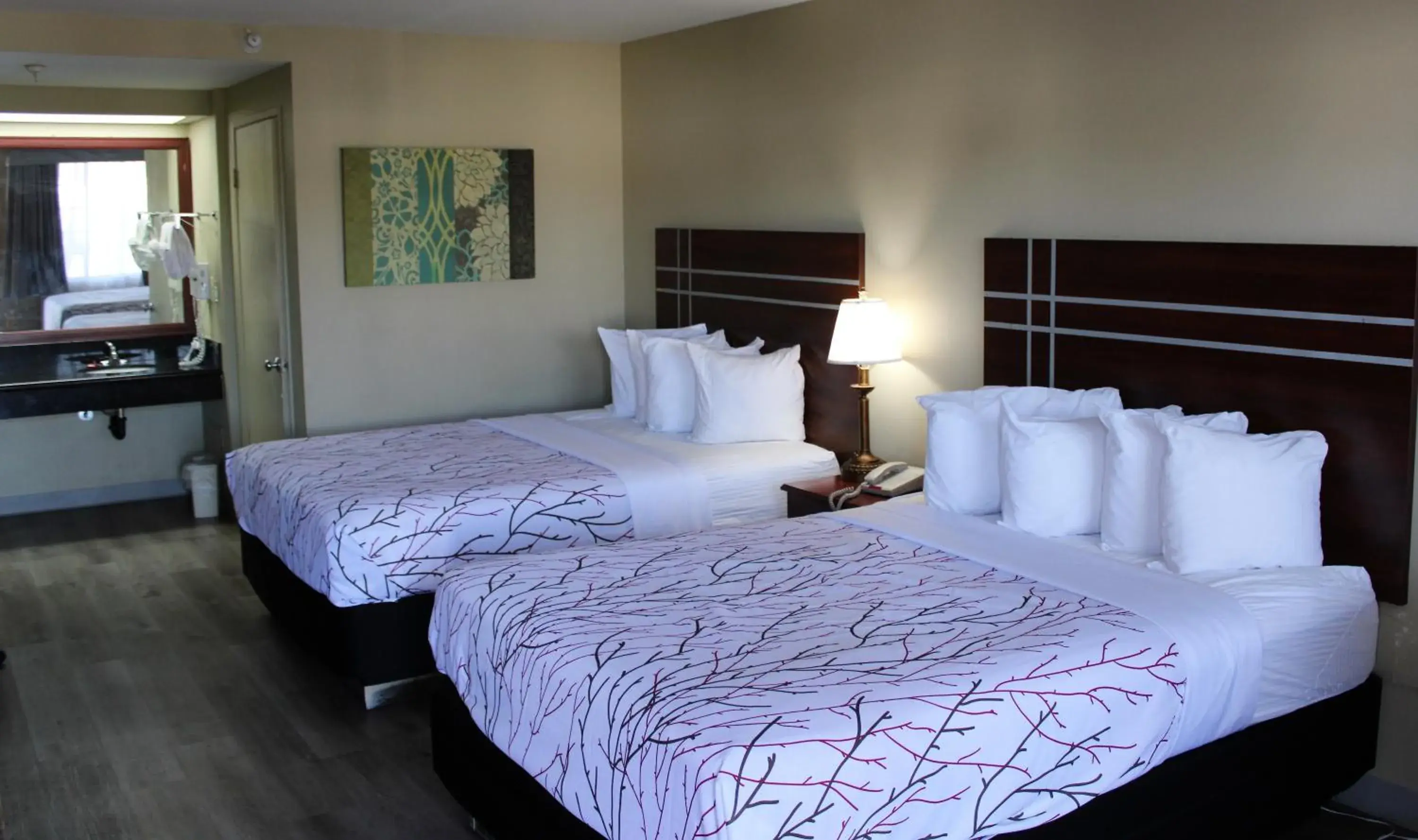 Photo of the whole room, Bed in Rancho San Diego Inn & Suites