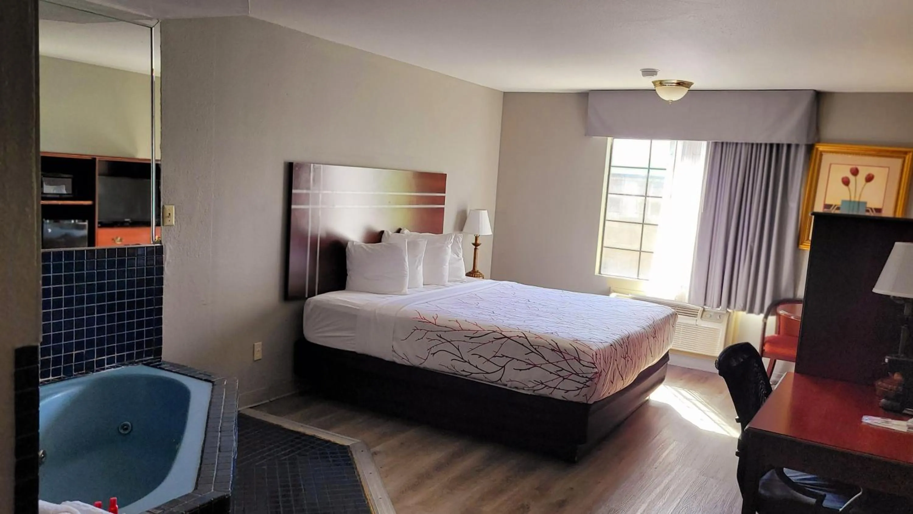 Photo of the whole room, Bed in Rancho San Diego Inn & Suites