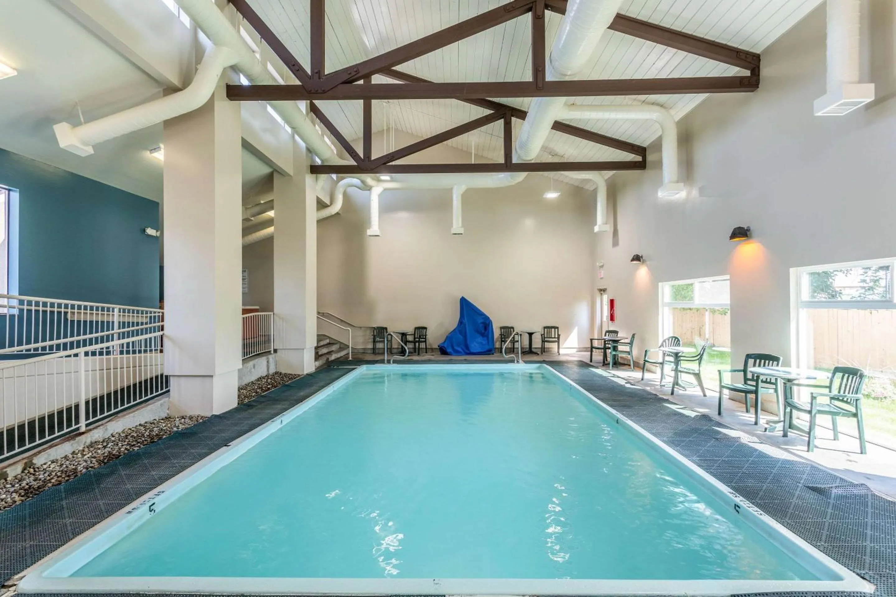 Swimming pool in Quality Inn & Suites Coeur d'Alene