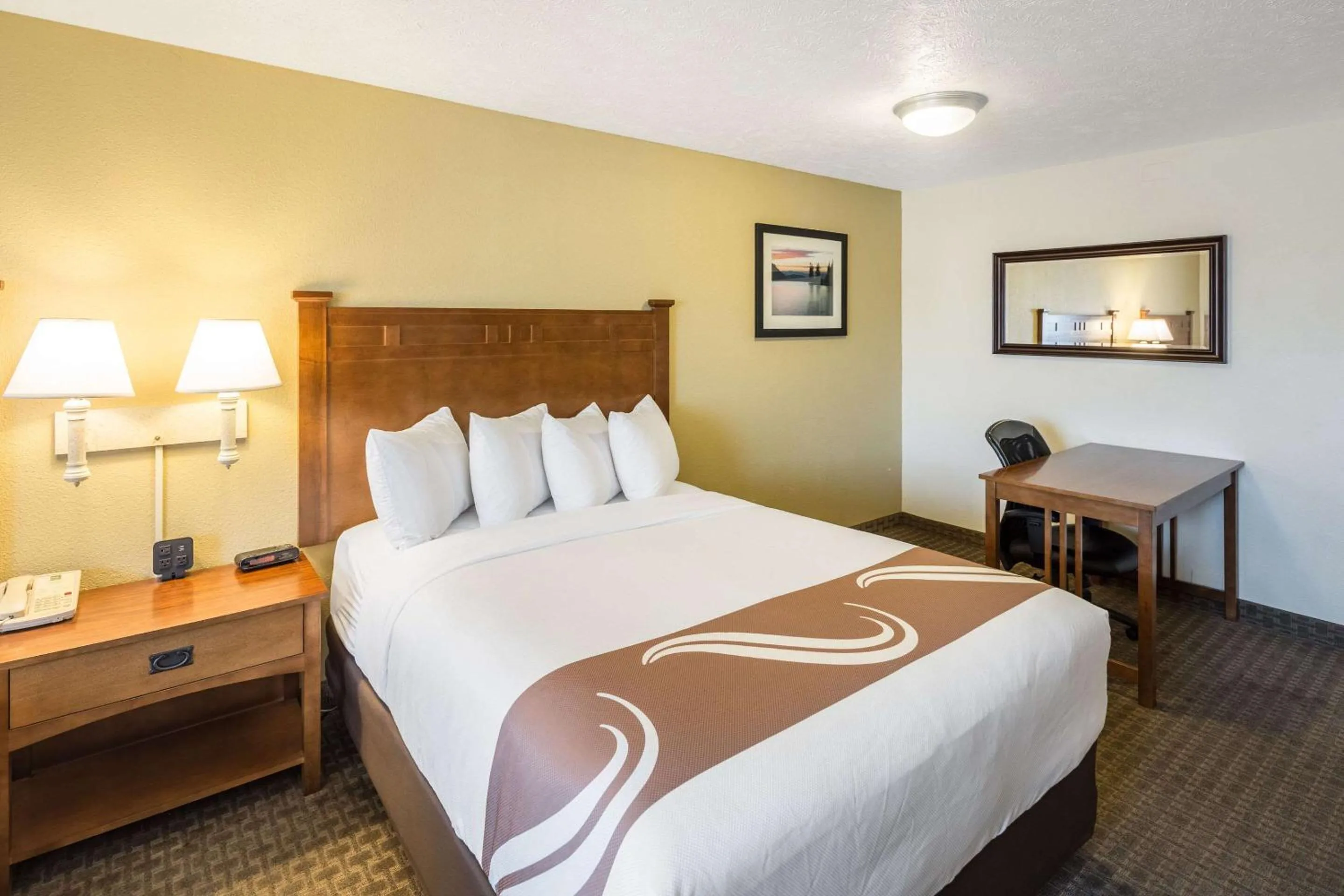 Bedroom, Bed in Quality Inn & Suites Coeur d'Alene