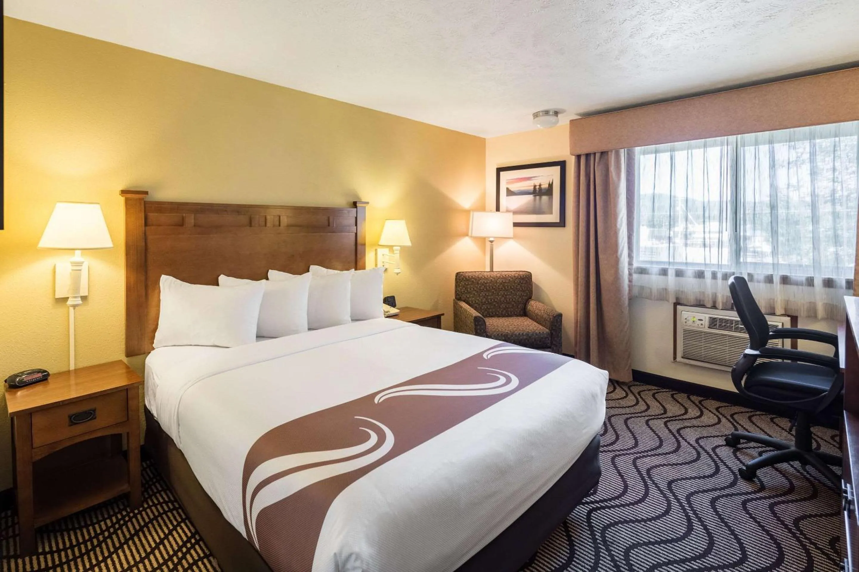Bedroom, Bed in Quality Inn & Suites Coeur d'Alene