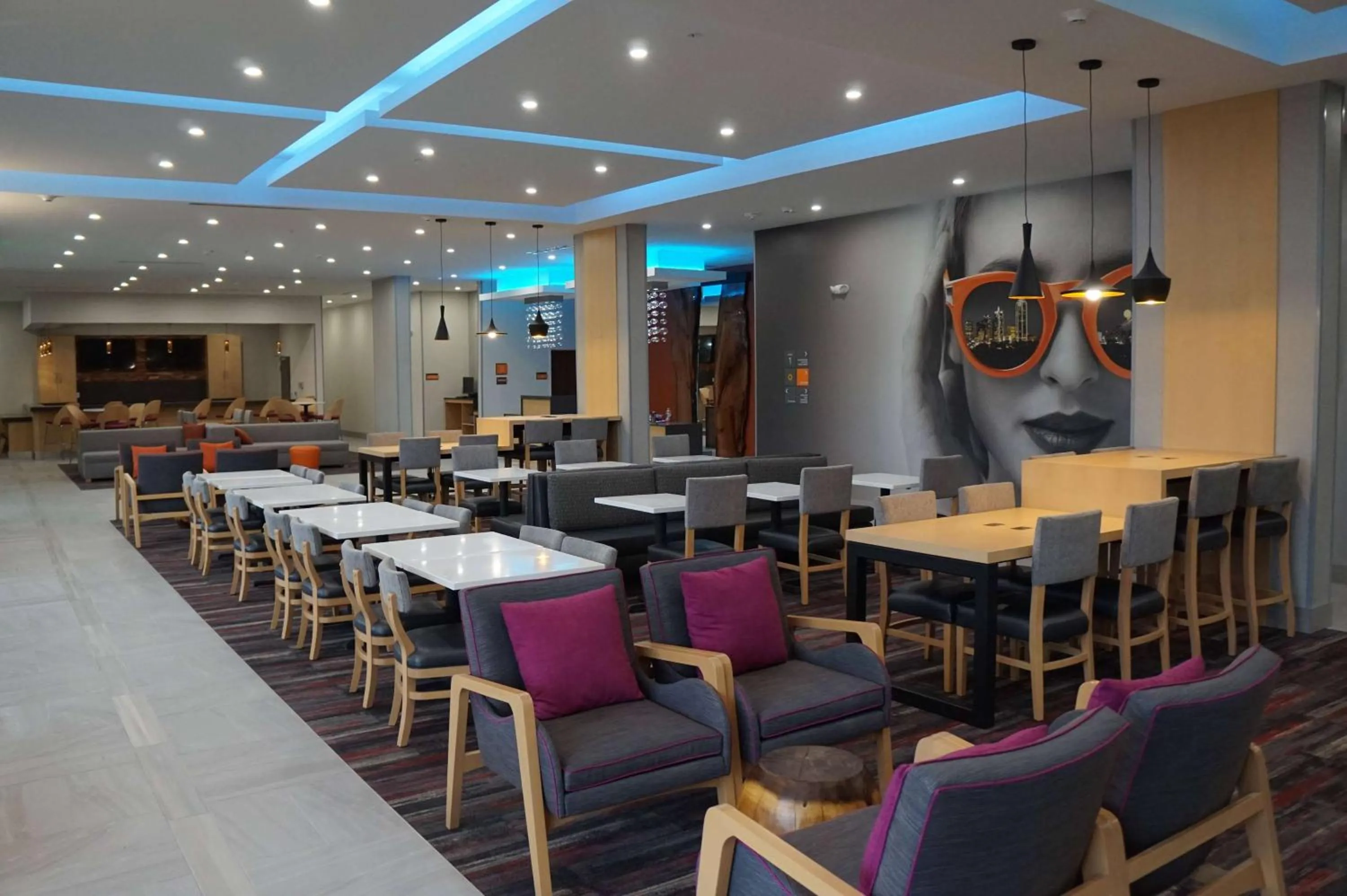 Restaurant/places to eat in La Quinta Inn & Suites by Wyndham Lewisville
