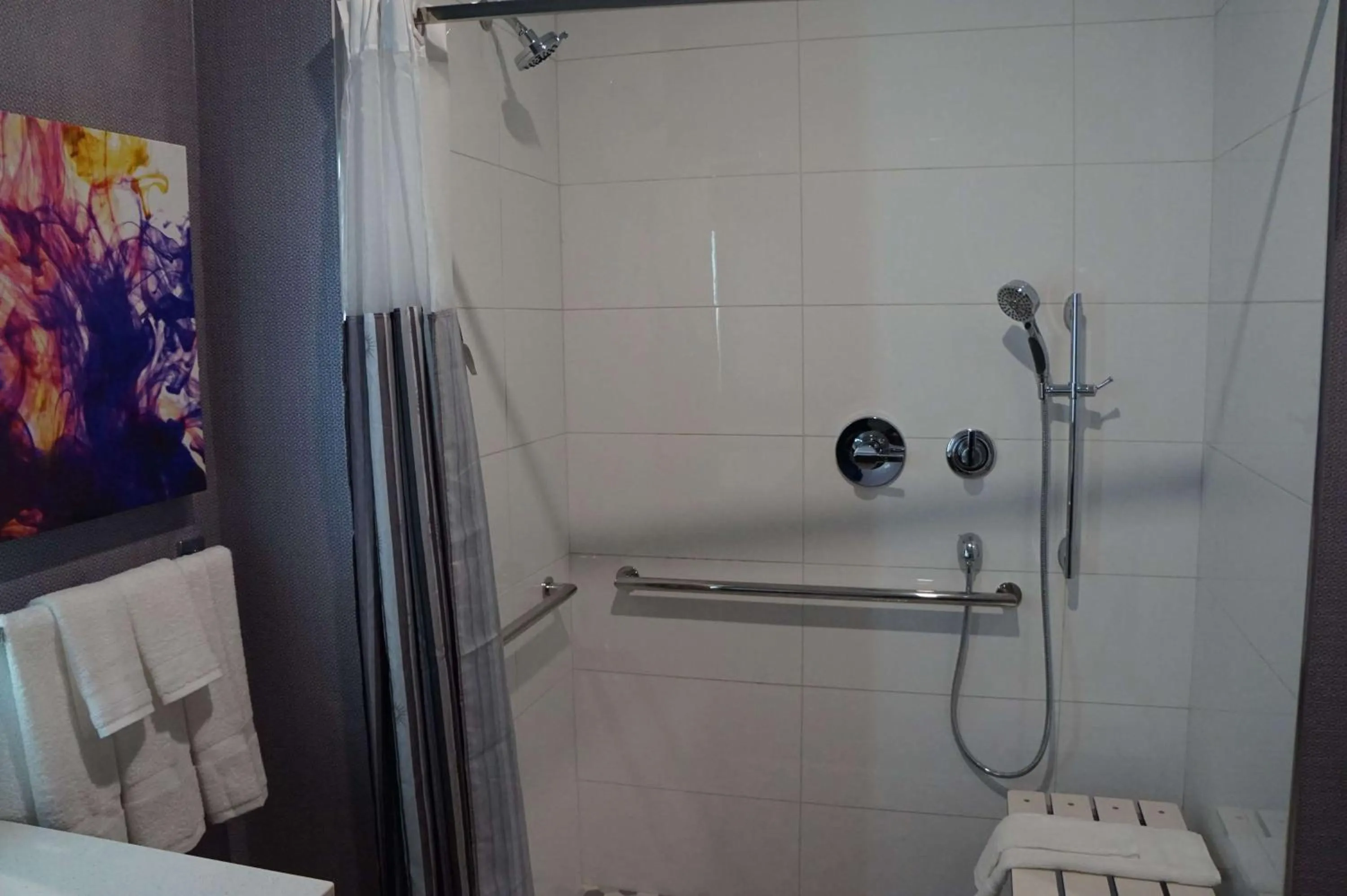 Bathroom in La Quinta Inn & Suites by Wyndham Lewisville