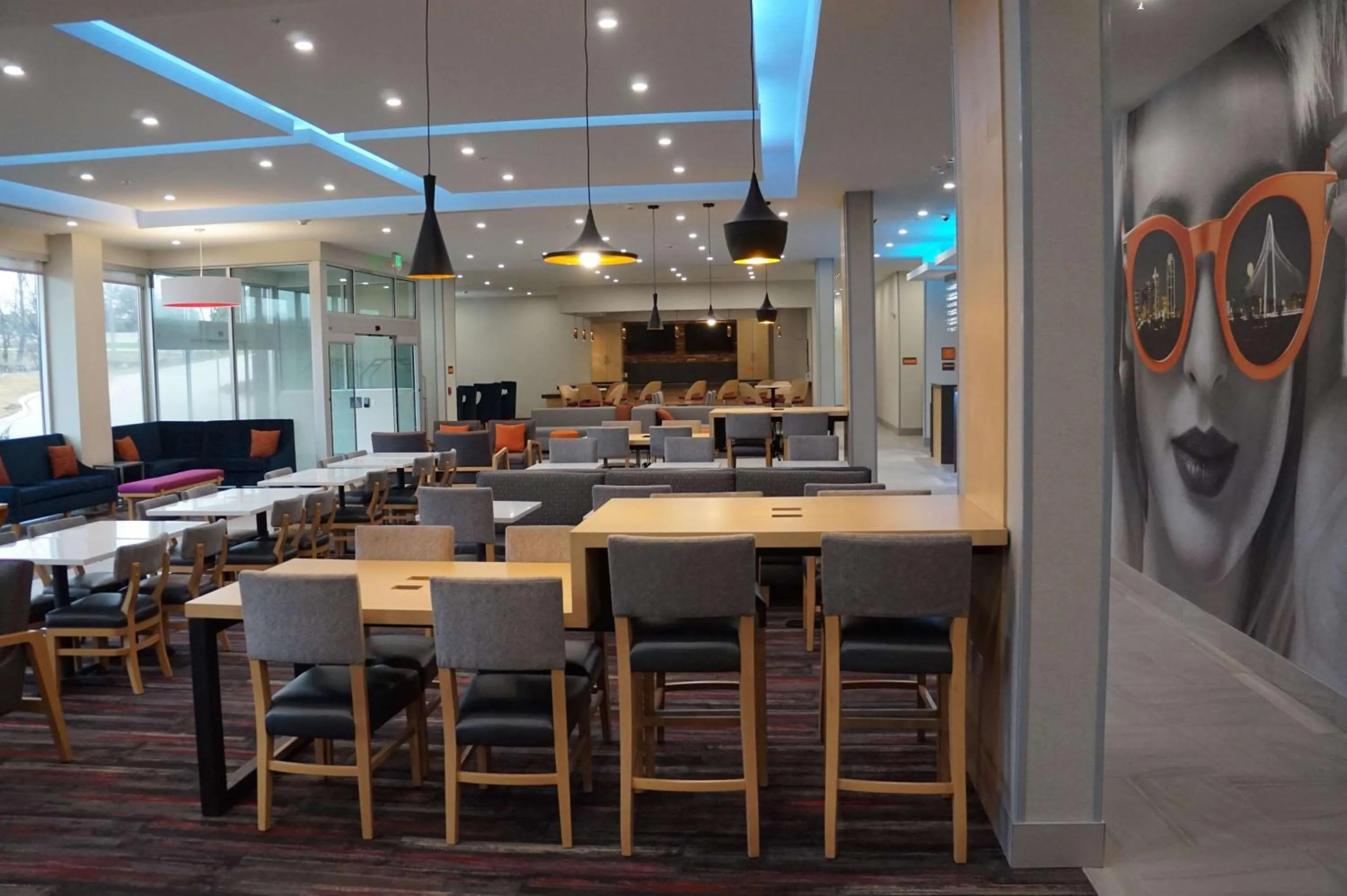 Restaurant/places to eat in La Quinta Inn & Suites by Wyndham Lewisville