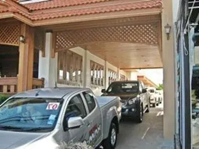 Property building in Riverfront Hotel Mukdahan Property building in Riverfront Hotel Mukdahan