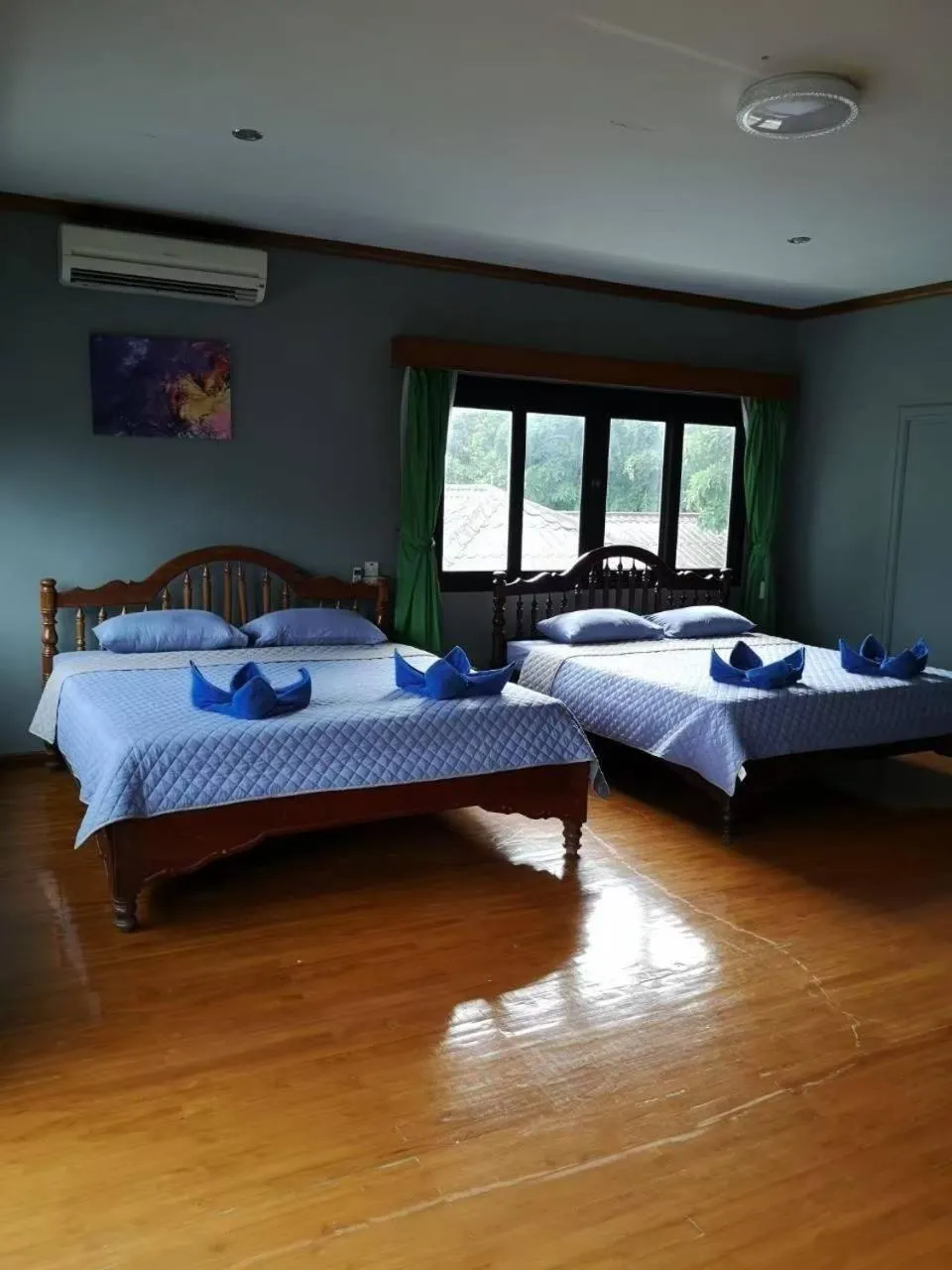 Bed in Buasawan Resort & Restaurant