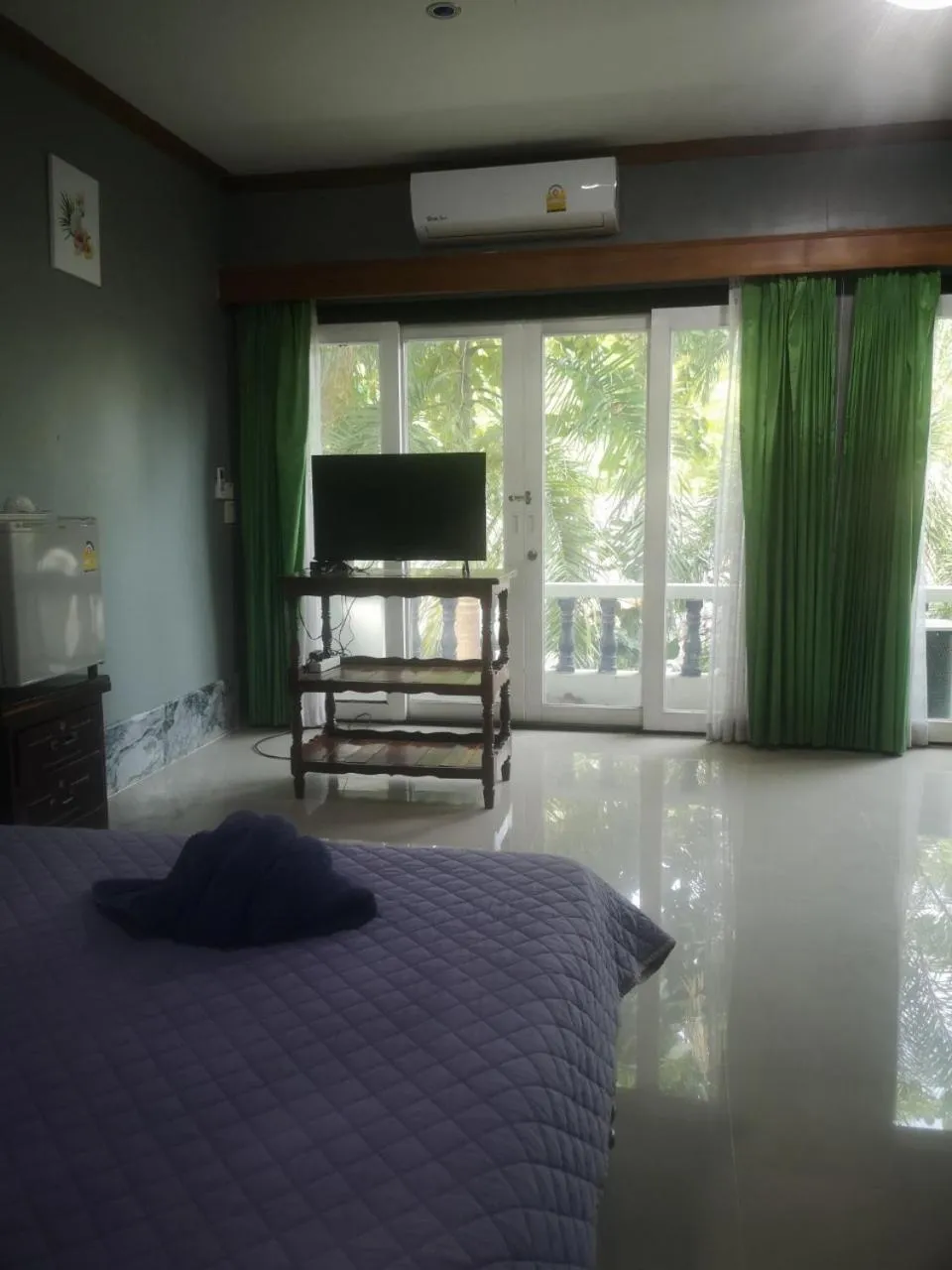TV and multimedia, Bed in Buasawan Resort & Restaurant