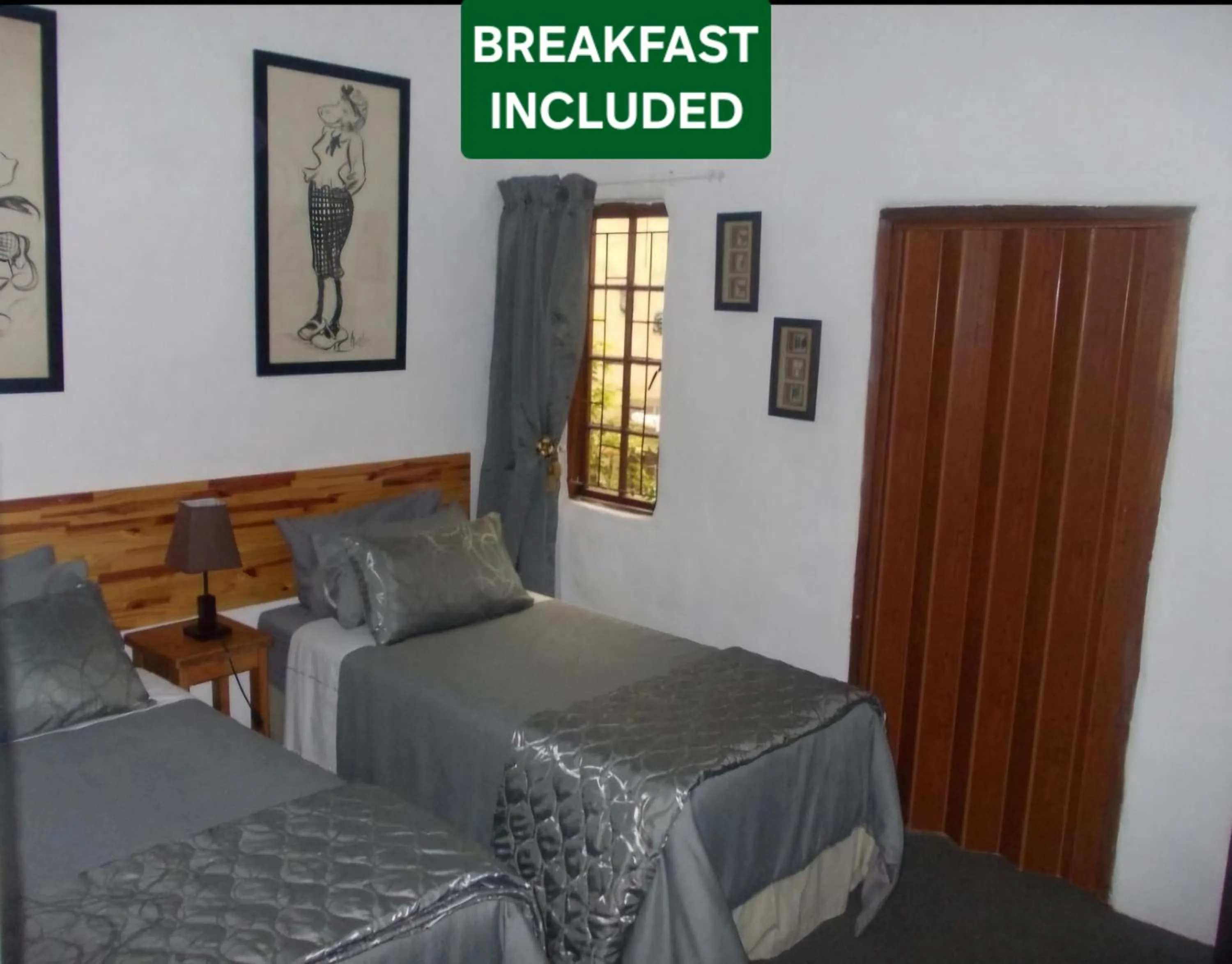 Bed in Villa Ocean Crest B&B