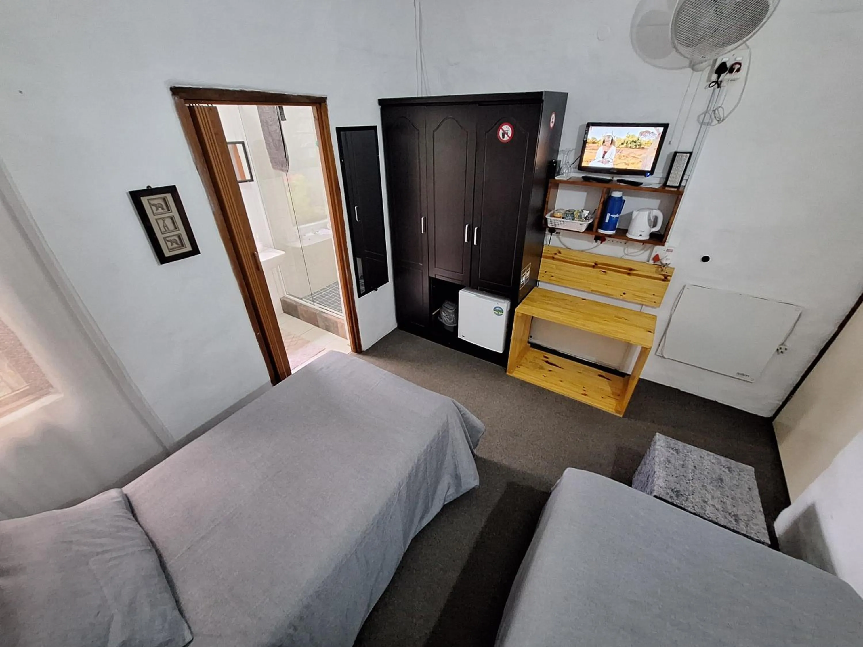 TV and multimedia, Bed in Villa Ocean Crest B&B