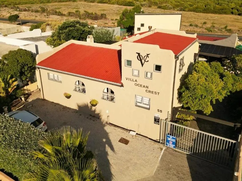 Property building in Villa Ocean Crest B&B