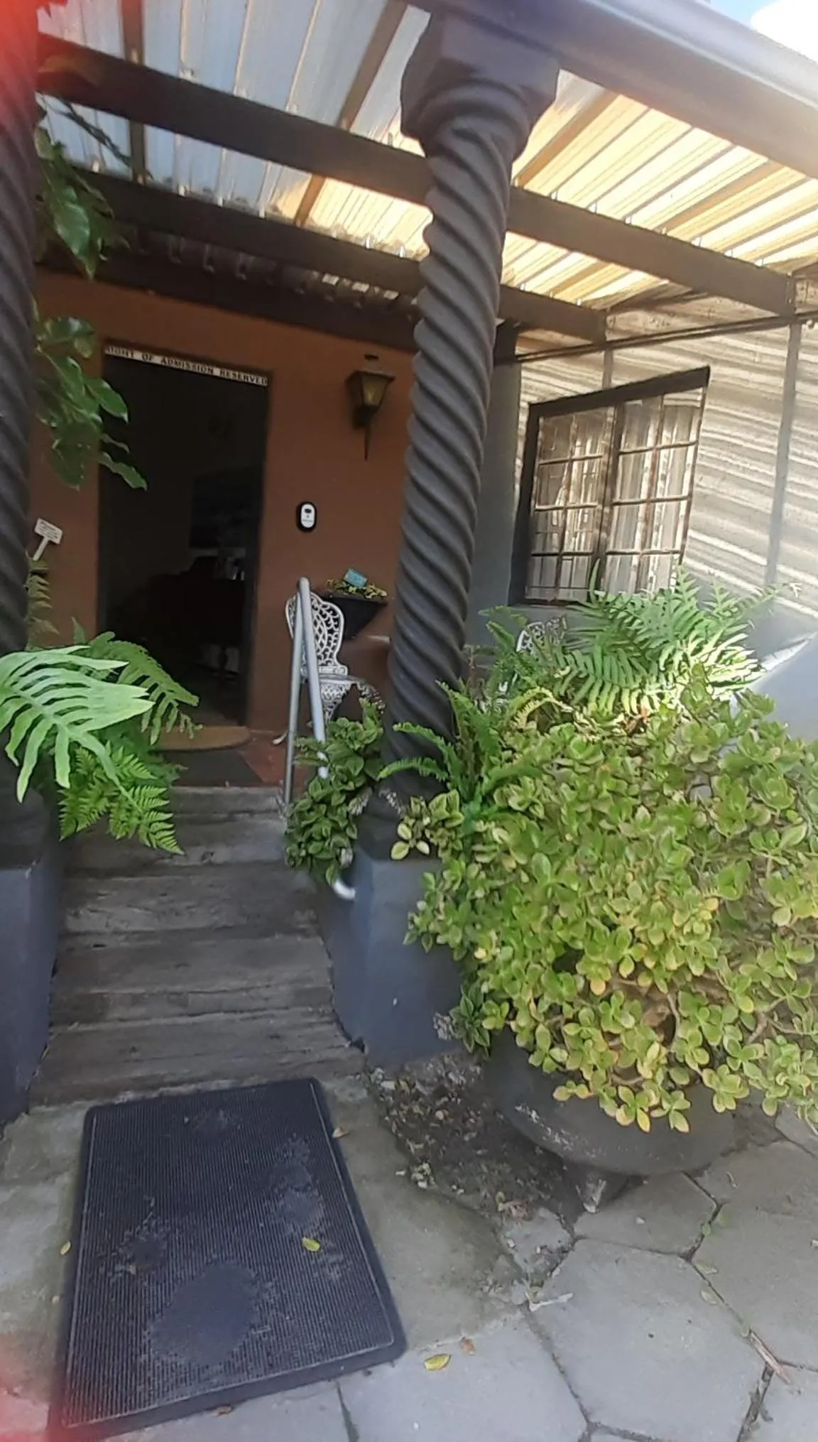 Facade/entrance in Villa Ocean Crest B&B