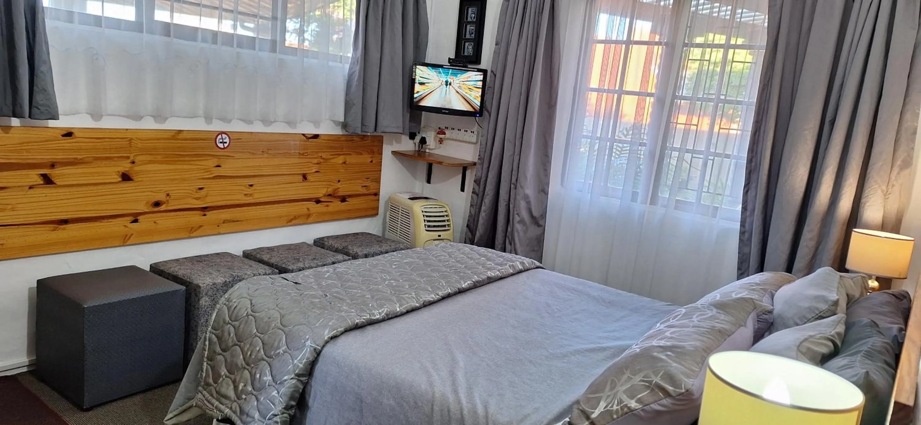 Bed in Villa Ocean Crest B&B