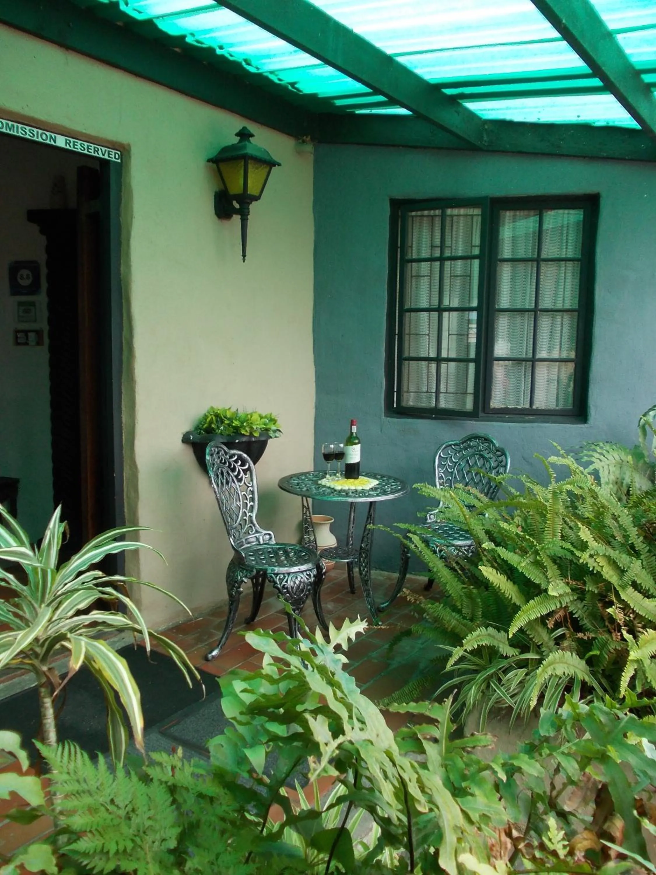Facade/entrance in Villa Ocean Crest B&B