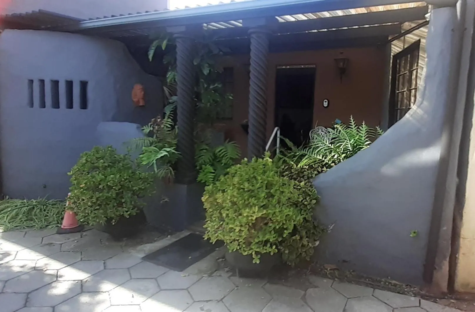 Facade/entrance in Villa Ocean Crest B&B