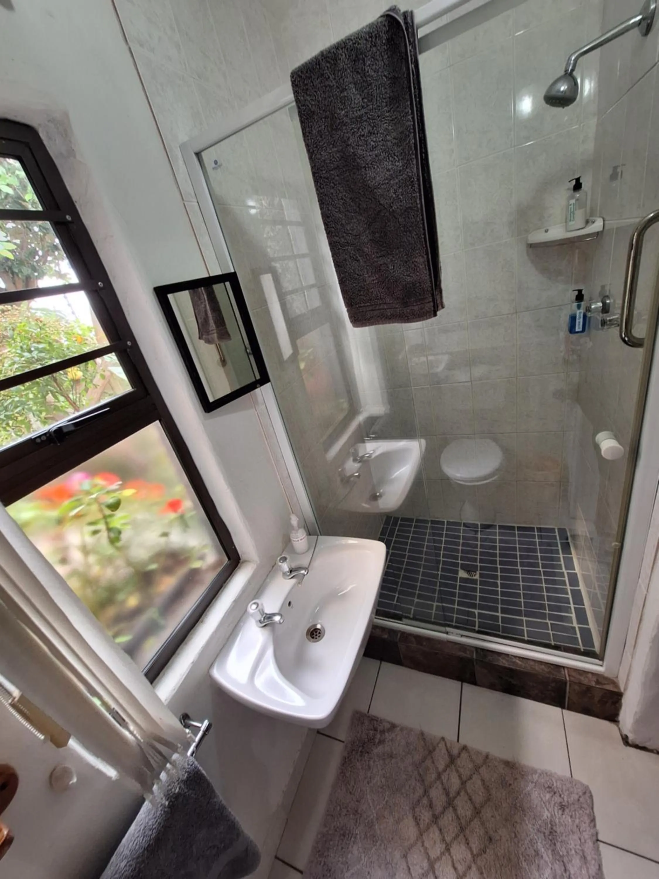 Shower in Villa Ocean Crest B&B