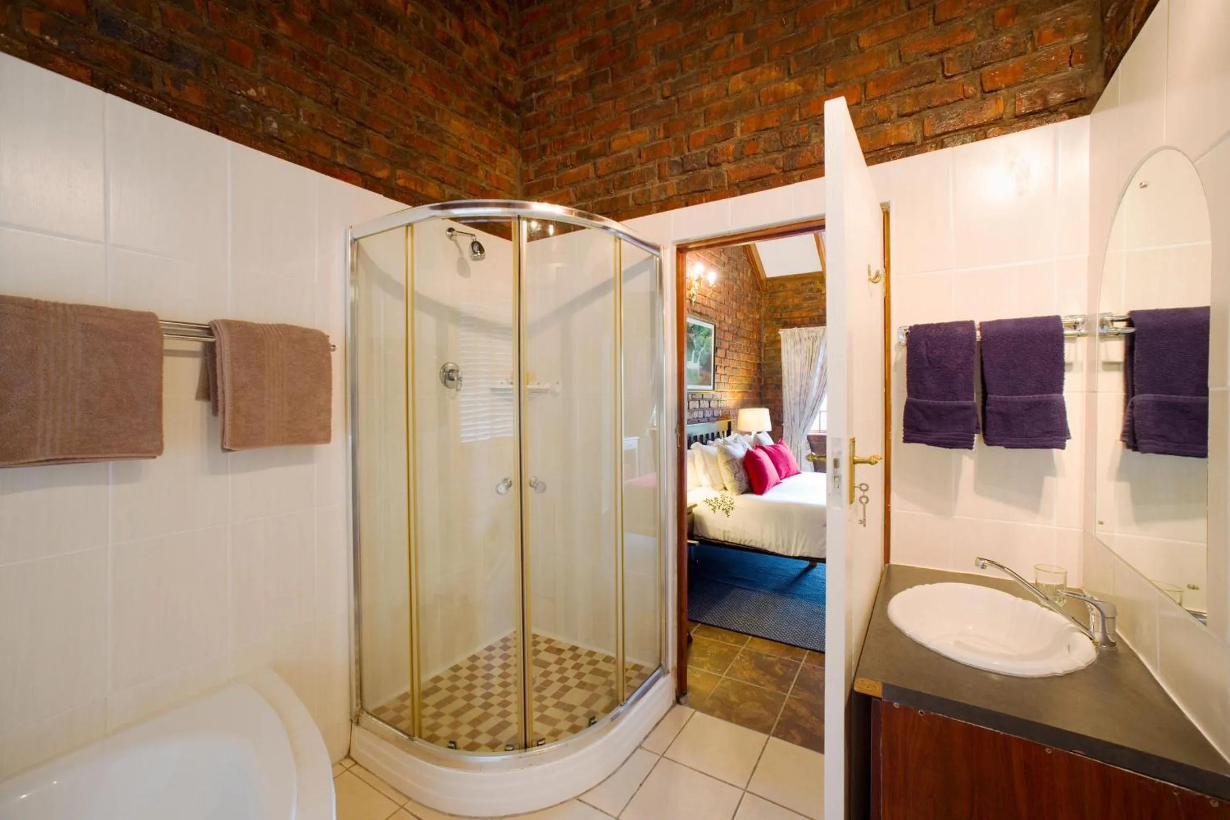 Bathroom in Swallows Nest Country Cottages