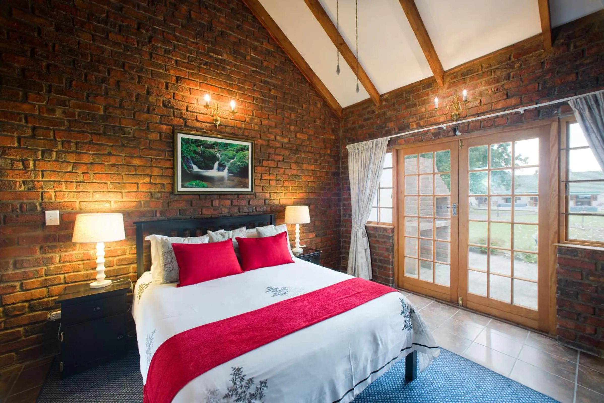 Photo of the whole room, Bed in Swallows Nest Country Cottages