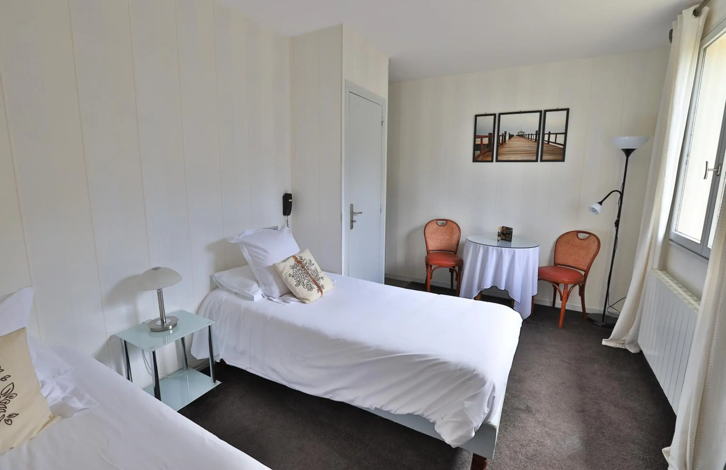 Bed in Logis Hotel Des Grands Vins Bed in Logis Hotel Des Grands Vins