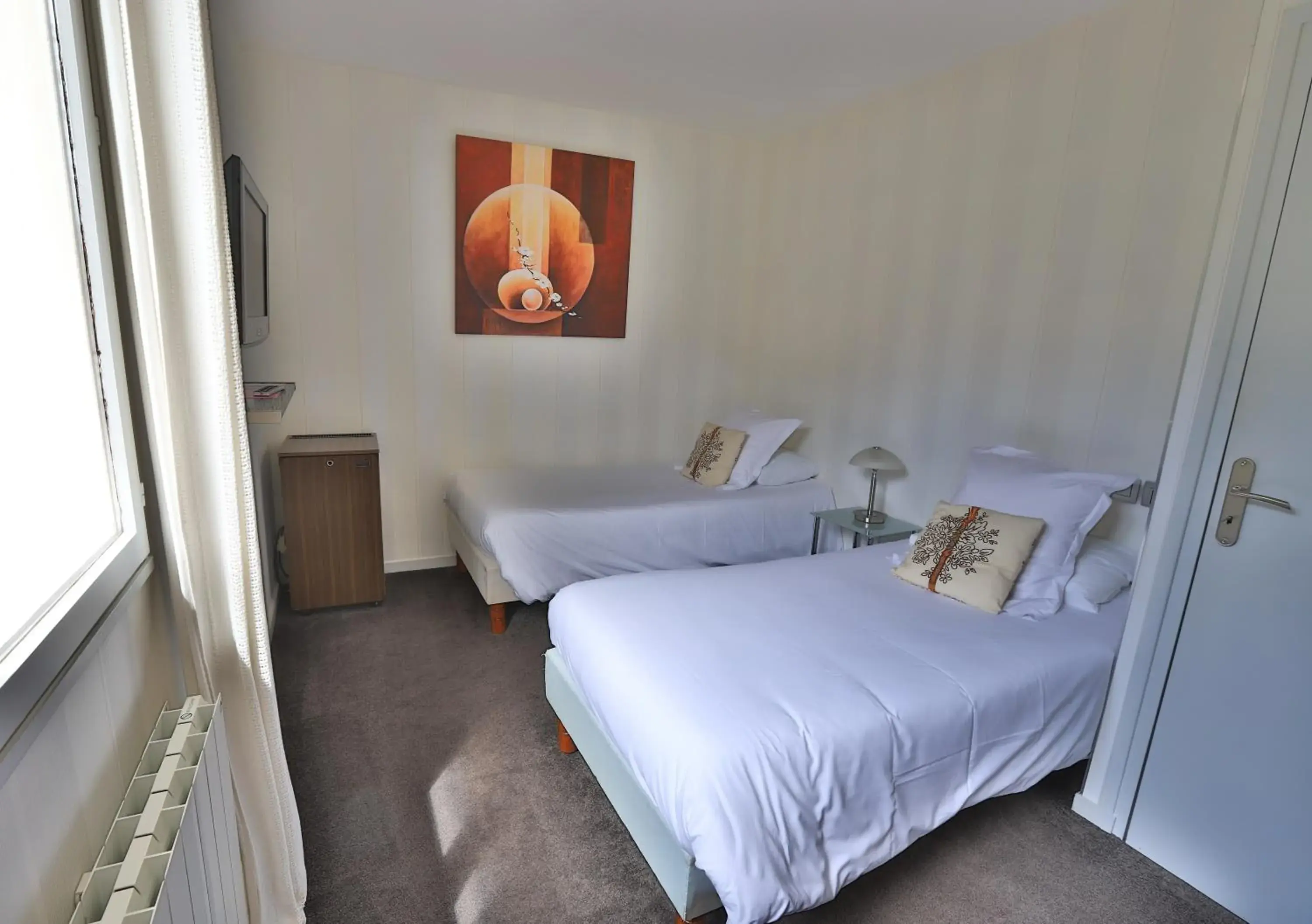 Bed in Logis Hotel Des Grands Vins Bed in Logis Hotel Des Grands Vins